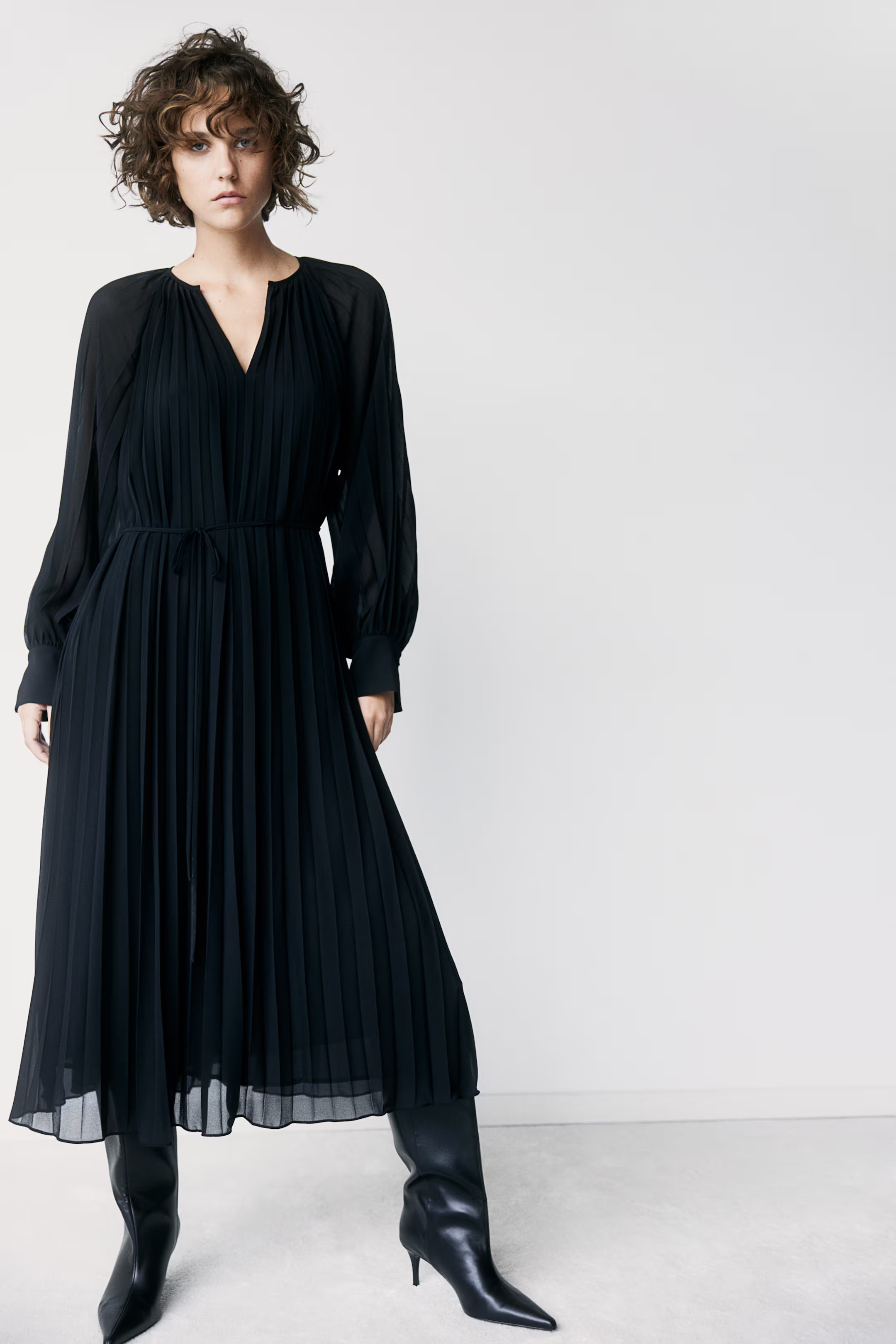 Pleated chiffon dress - Black - Ladies | H&M GB | H&M (UK, MY, IN, SG, PH, TW, HK)