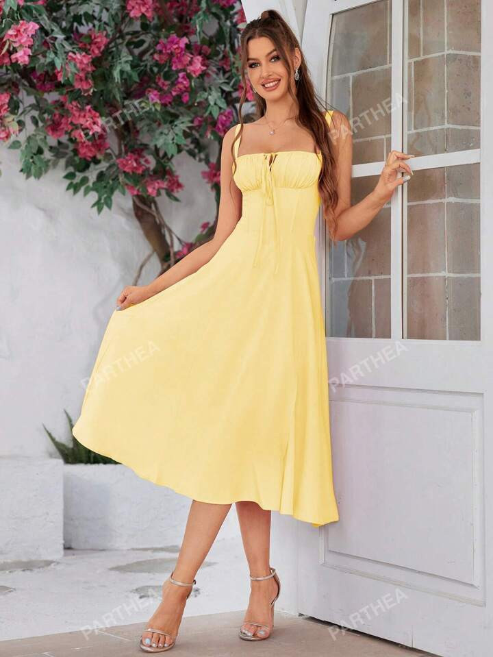 PARTHEA Körperbetontes Kleid mit Kreuzriemen, Schnürung, Raffungen und Knochen im Rückenfreien... | SHEIN