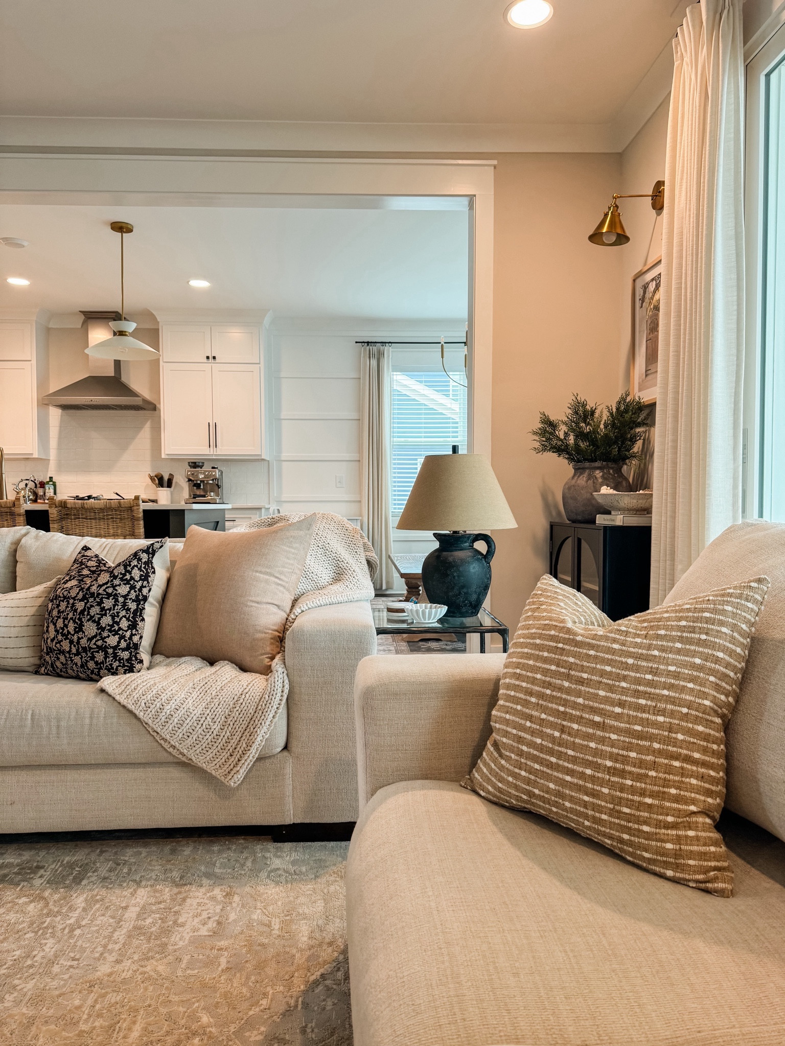 ✨POV: You love making your house a home and you find @hacknerhome pillow covers 🤩 

These covers are the perfect way to add that finishing touch to your sofa or bedroom! I love all the different options they have 

Don’t forget to follow @oak.haus.collective for all things home design & style inspo! 

Covers seen here:
Subtle Stripes, Canyon (2- 22x22)
Black Floral Block (2-20x20)
Eloa Neutral (1-14x20)

#homedecor #pillowcovers #modernhome #transitionalhome #modernorganic #cozyhome #modernorganiclivingroom #modernclassic #earthydecor #modernvintage 


#LTKstyletip #LTKfamily #LTKhome