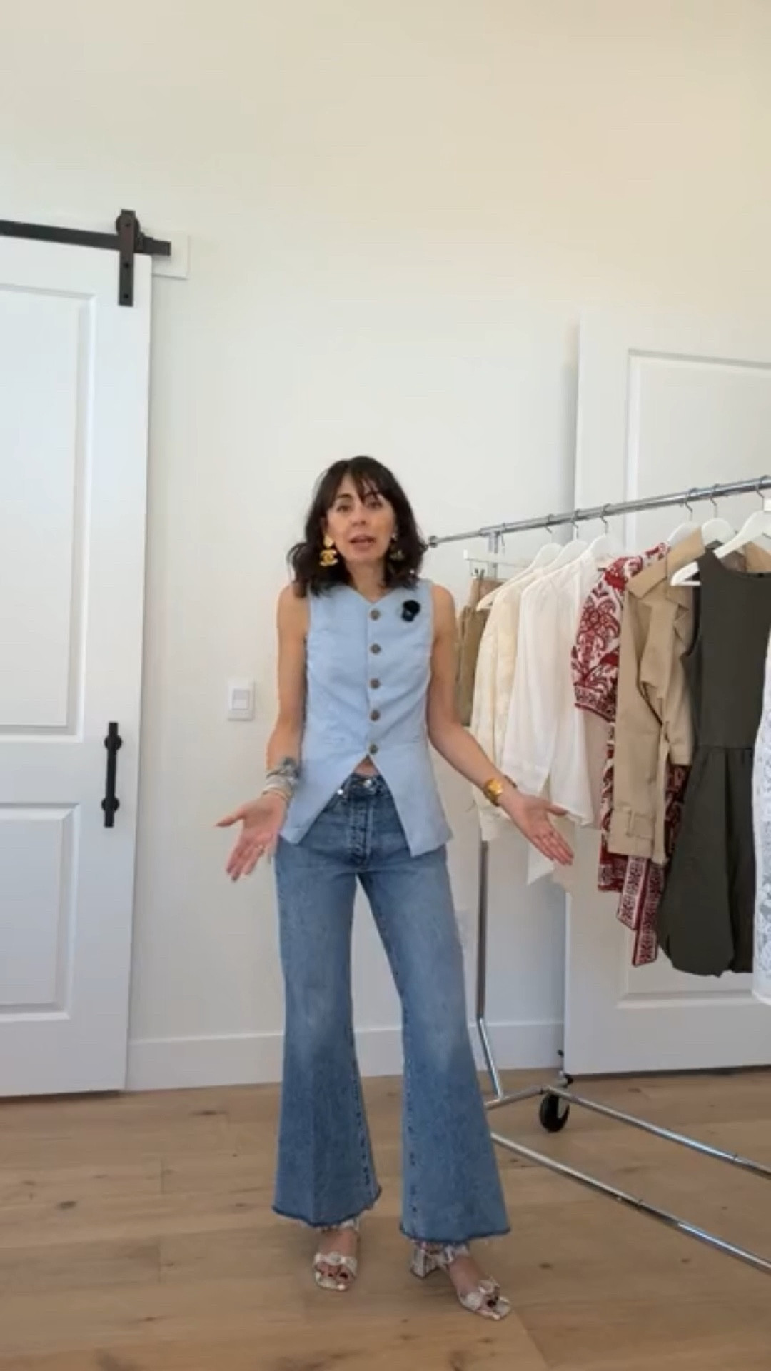 Finally flare leg jeans for everyone. Premium denim brands are finally making jeans in petite lengths that match petite proportions, like your rise and  inseam, and that don’t compromise the style. This is a Nordstrom 6 favorite and comes in more colors and regular length too.
I’m 5 foot four and wearing a size 25 petite