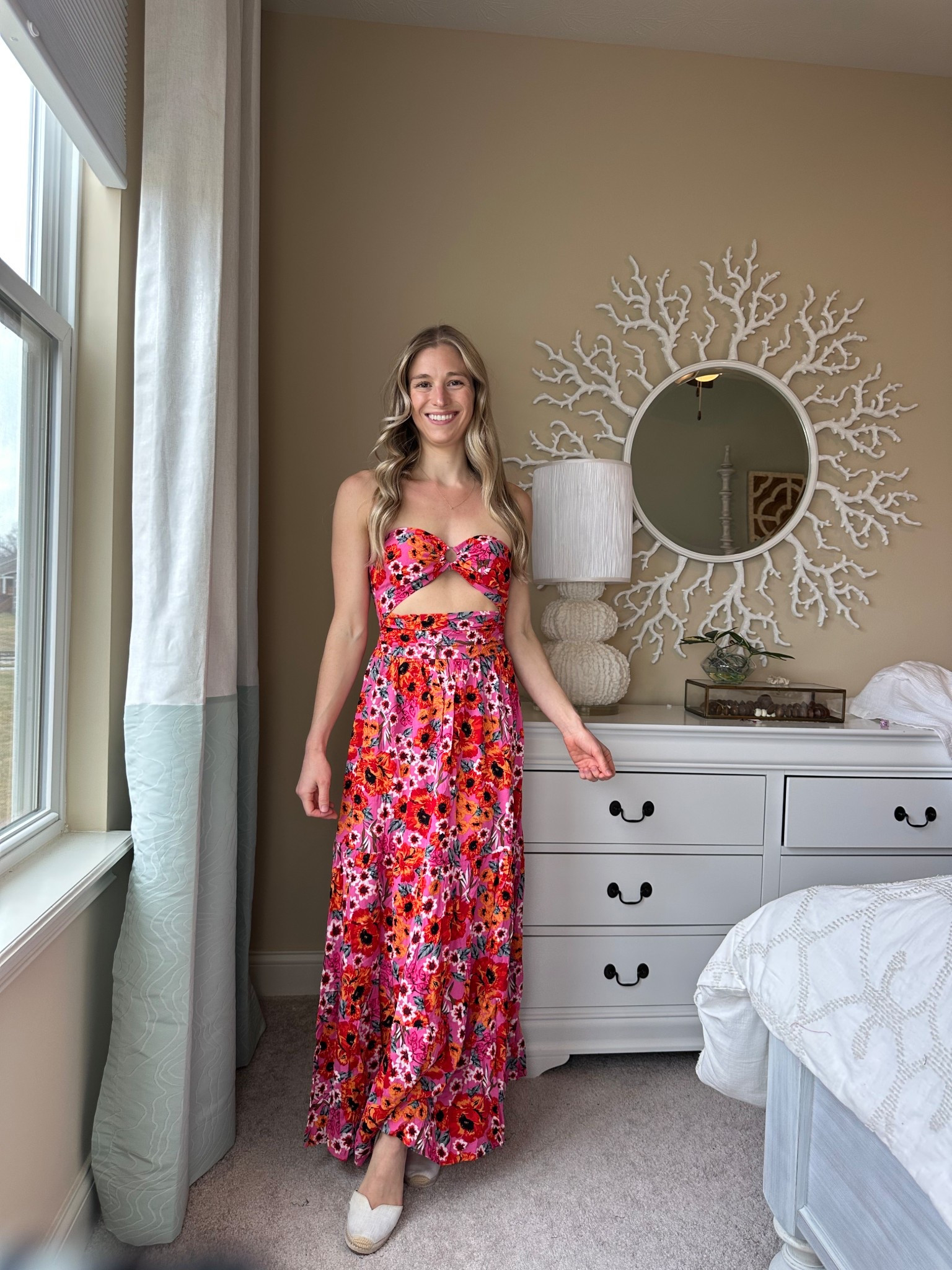 Dress size 6. Size up one. Shoes 6. Size down 1/2 

Wedding guest dress. Summer dress. Spring dress. Shower dress. Wedding guest dress. Cruise dress. Vacation dress. Spring break dress  