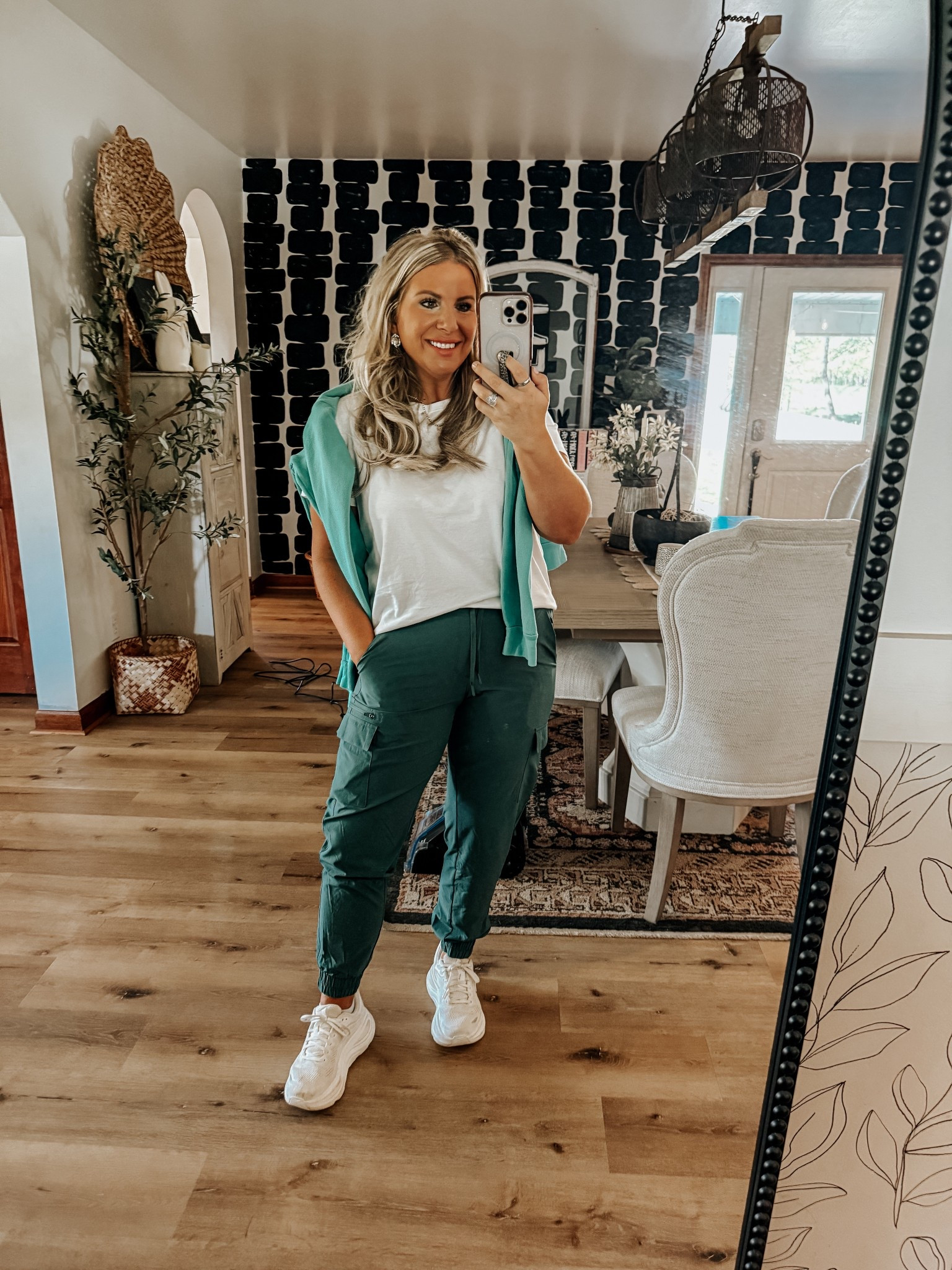 Daily mom fit- the BEST joggers! 

#LTKmomlife #LTKMothersDay #LTKootd