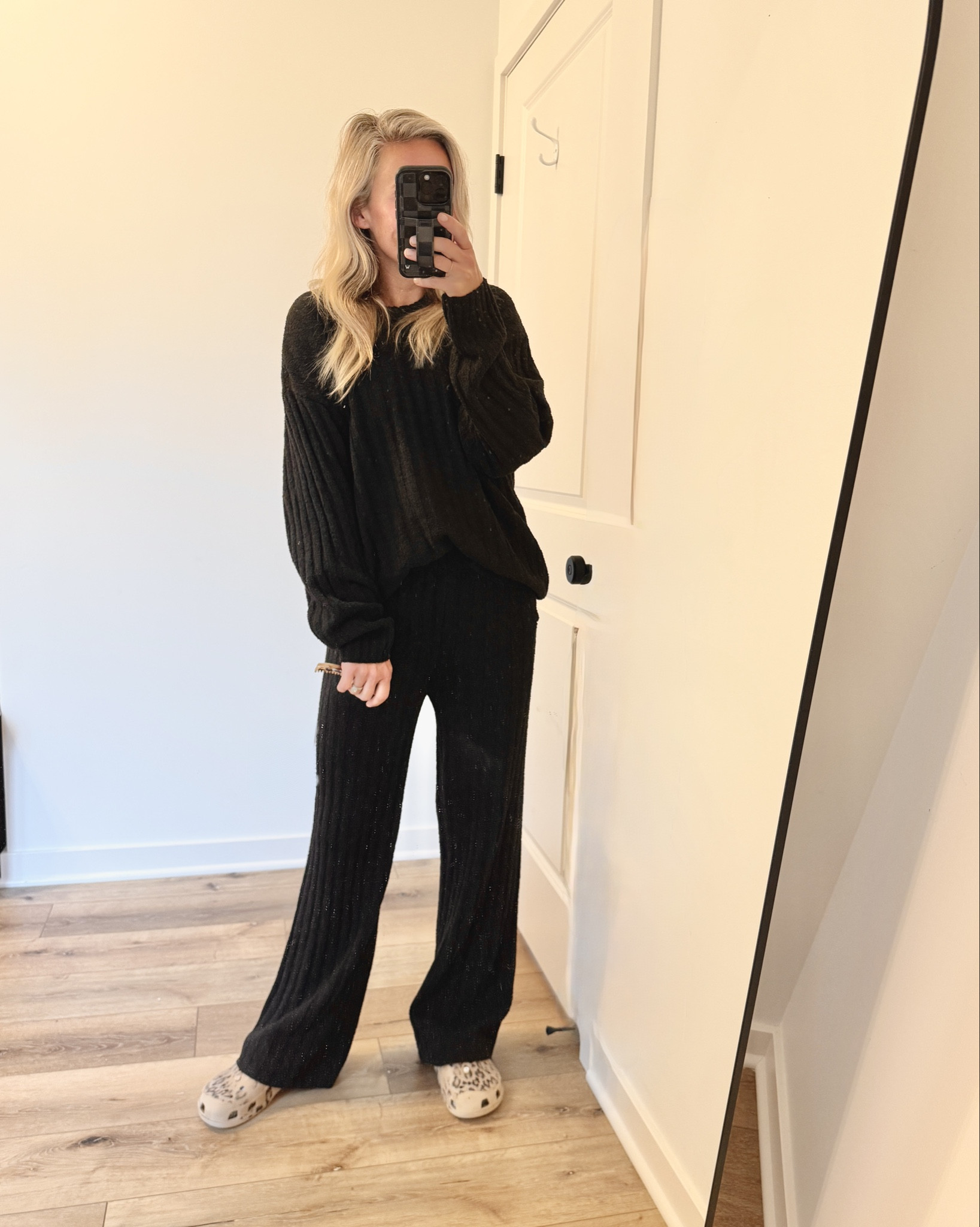 BLANKET IN CLOTHING FORM! Sold as a set or separately, I got medium in top for baggier feel and small bottoms. Love the deep pockets too! Absolutely obsessed 🫶🏻

#LTKActive #LTKFindsUnder50 #LTKSeasonal