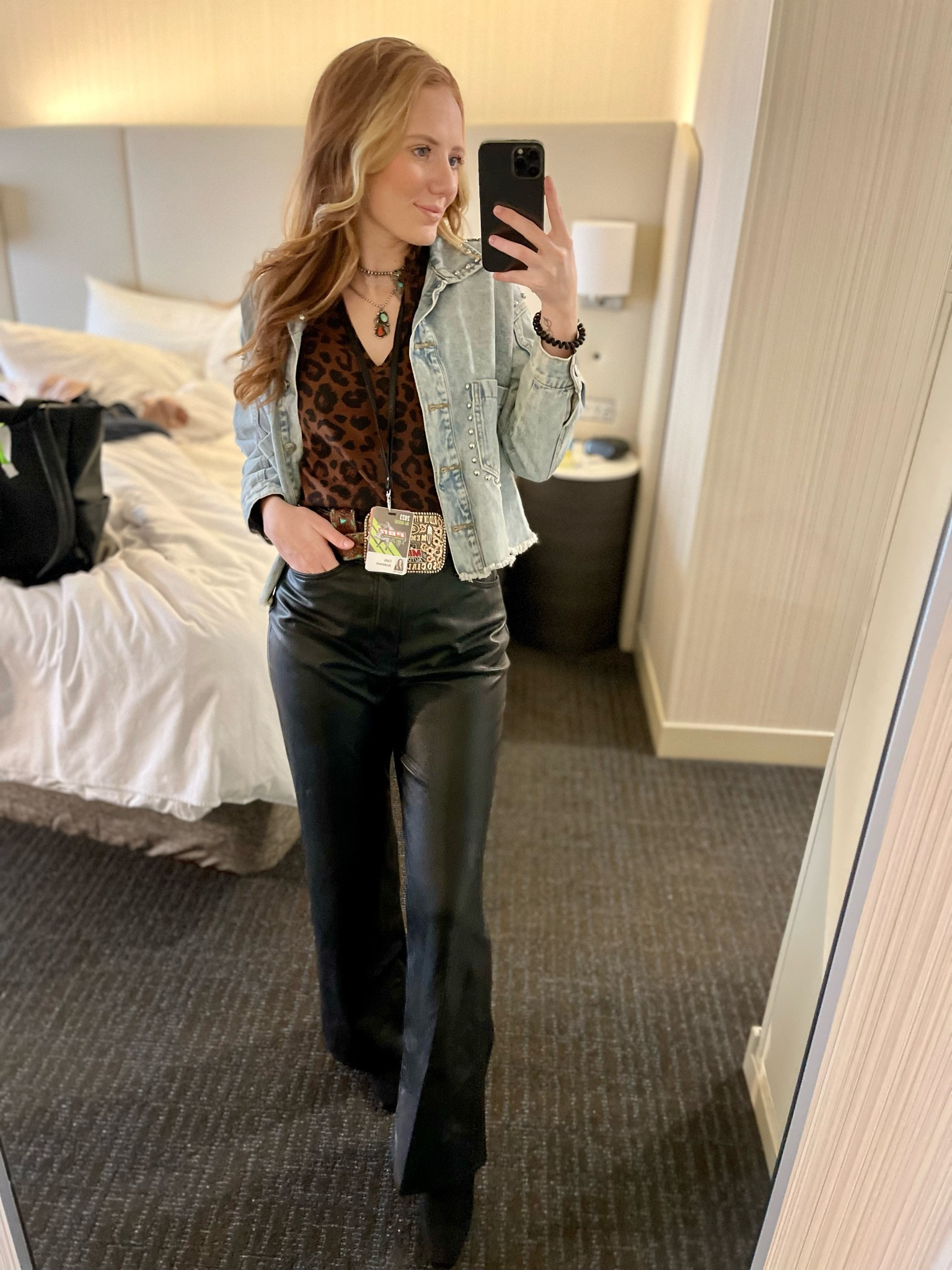 Western meets Business 🤝🏻💋👑

#LTKtravel #LTKworkwear #LTKfit