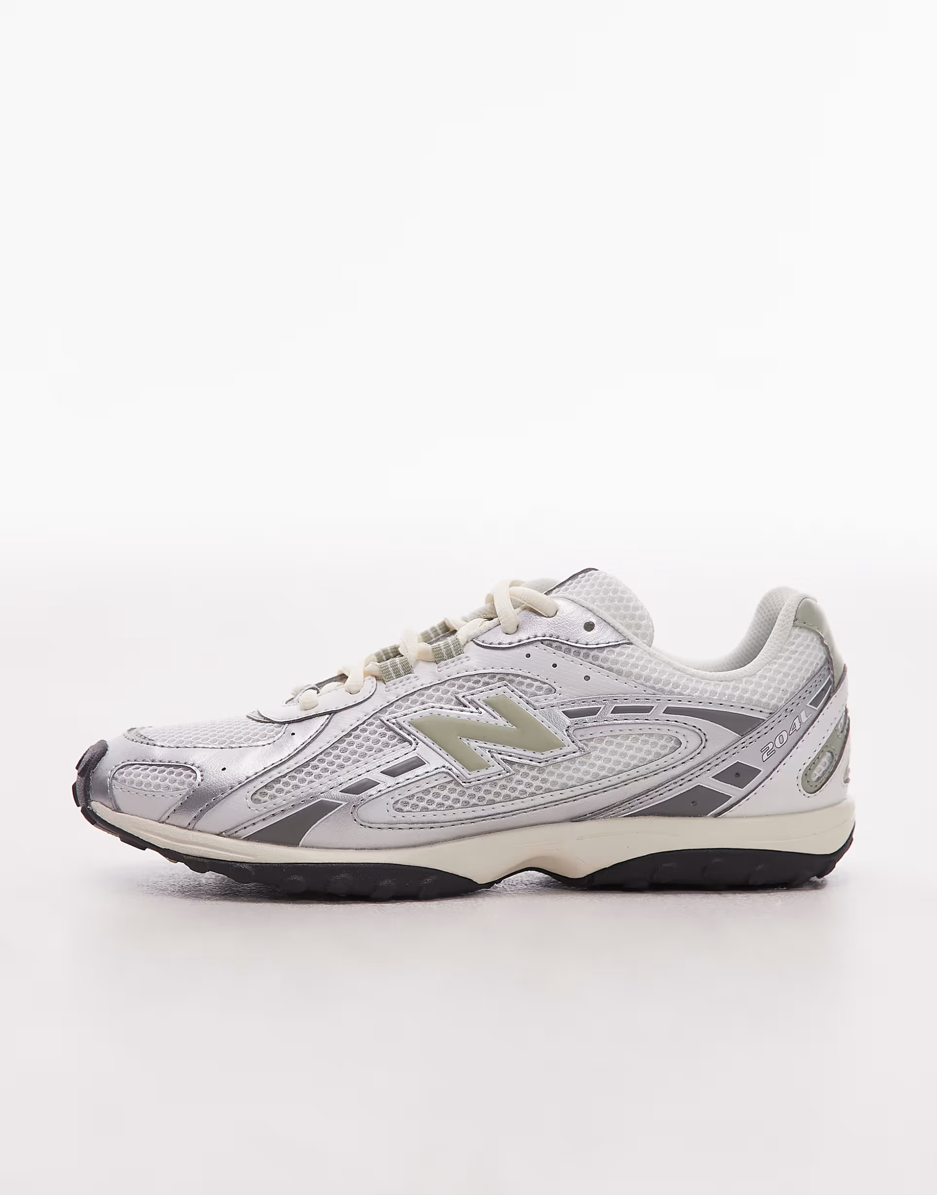 New Balance 204L unisex trainers in white and green | ASOS (Global)