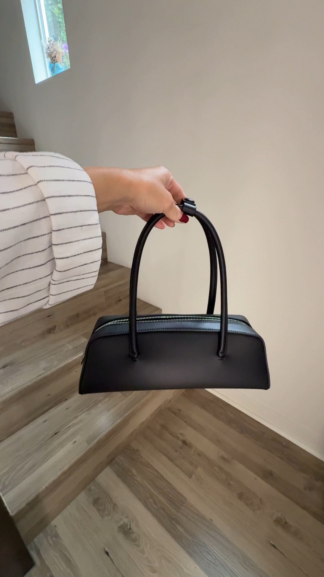 Sale alert 🚨 One of my favorite handbag brands is on sale! This bag is stunning! Looks designer and the quality is amazing. It looks and feels more expensive than it is. Comes in several colors and prints. I love that it is an Asian female owned brand. Get it on sale for a limited time!

Mini bag, shoulder bag, small handbag, Freja, sale, The Stylizt 



#LTKstorytime #LTKMothersDay #LTKSaleAlert