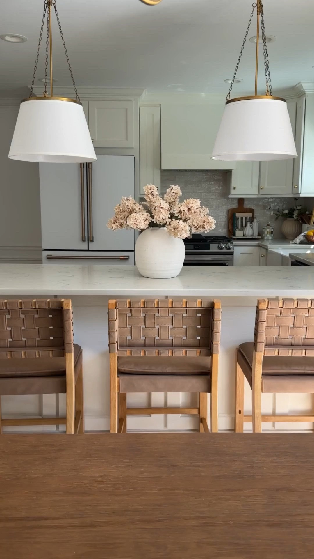kitchen spring views and I’m fully in my cozy season 🌸✨

fresh florals, warm neutrals, and little styling touches always make the kitchen feel extra inviting this time of year. there’s just something about soft spring light coming through the windows that makes everyday moments feel prettier. 🤎

simple, fresh, and the kind of space that makes you want to slow down a little more.

#LTKHome #LTKSaleAlert #kitcheninspo #springdecor #neutralhome #cozykitchen

#LTKHome #LTKSaleAlert