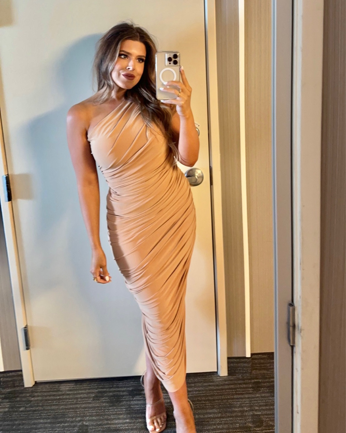 green emerald velvet dress Norma Kamali Women's Diana Mini Dress Casual Evening Dress, gold, S :  Amazon.de: Fashion main image 0