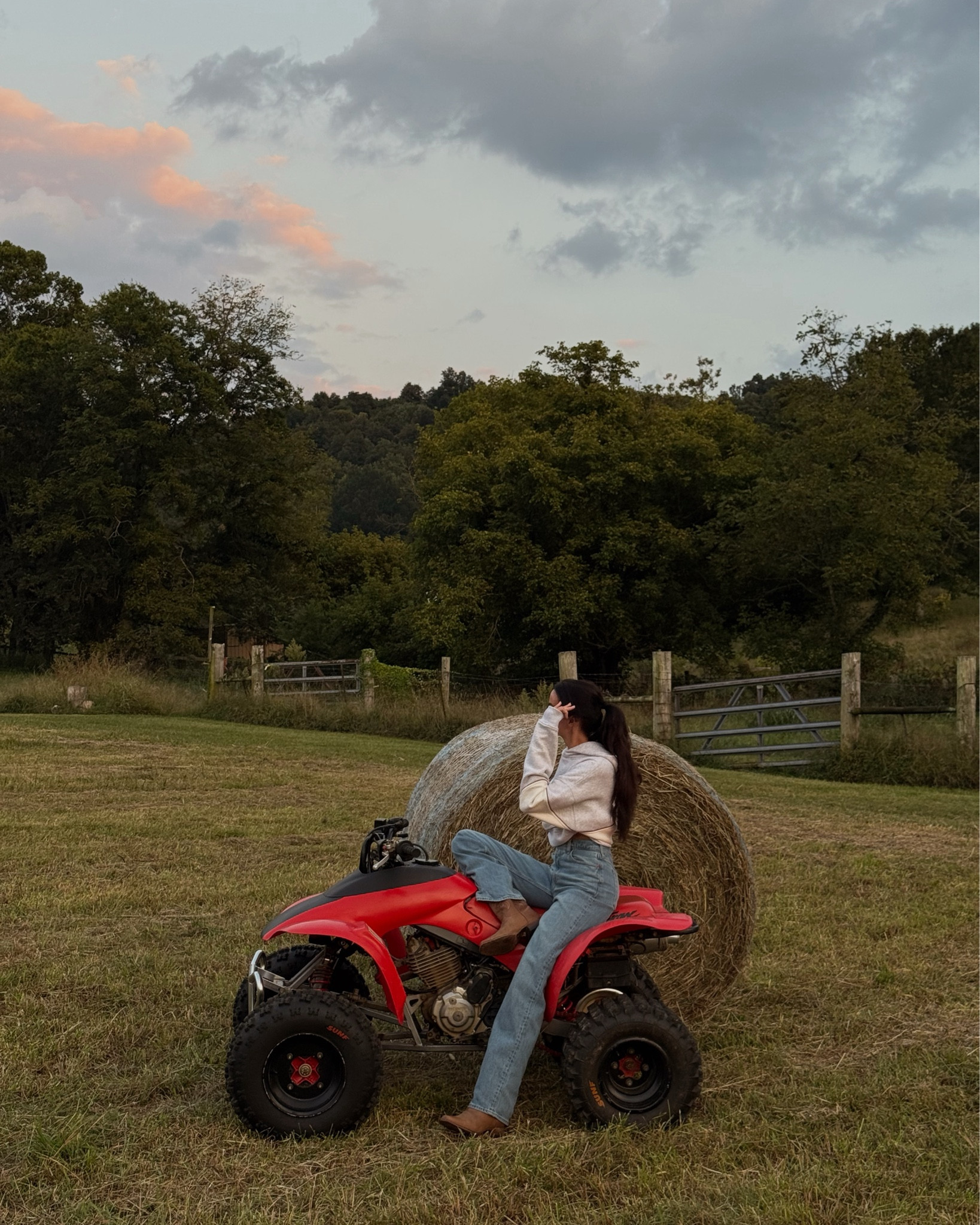 Country girl comfort 🤍#LTKFallSale

Hoodie: Men’s M
Jeans: 26 Long

#LTKTall #LTKSeasonal
