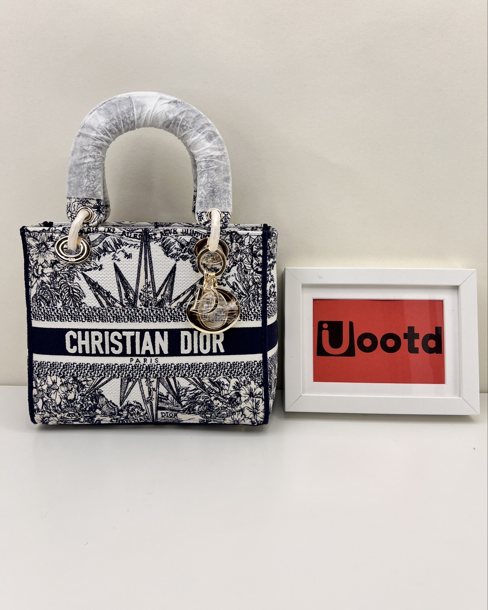 DIOR lady Bag DFBag middle size shoulder Bag 

#LTKtravel #LTKGiftGuide #LTKworkwear