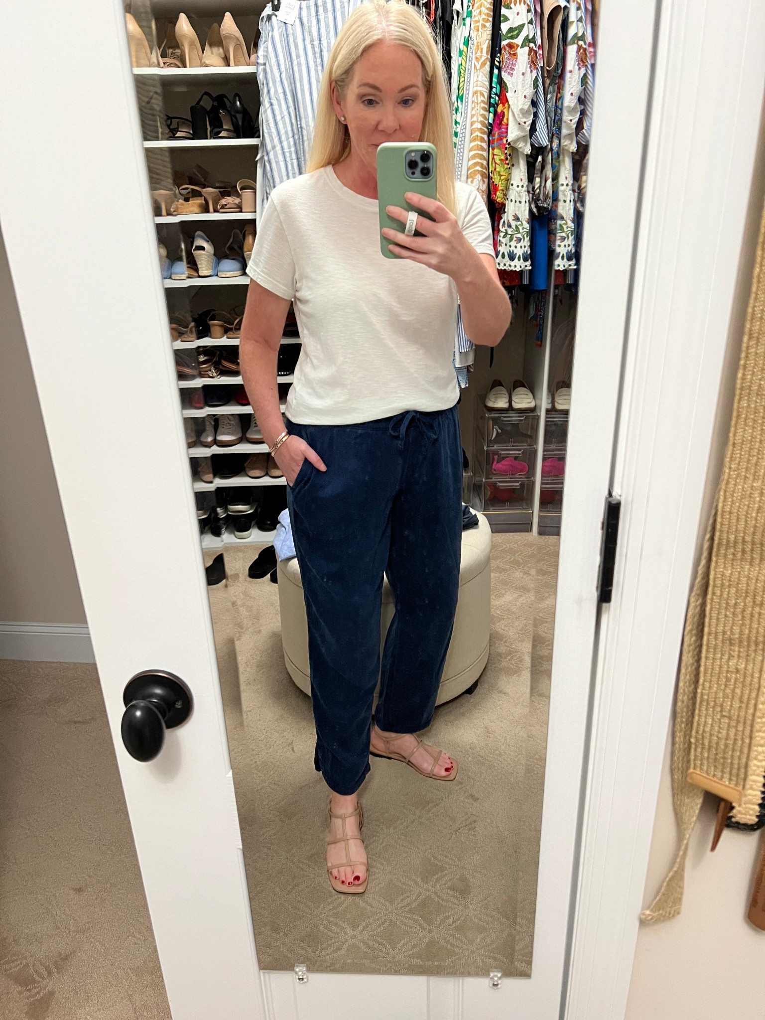 Comfy and cute pull on pants with drawstring. Super soft Lyocell, rayon, linen blend. More colors. Size S


#LTKSaleAlert #LTKOver40 #LTKFindsUnder50