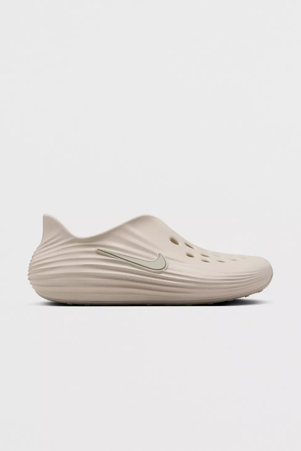 Nike Men's ReactX Rejuven8 Clogs | Urban Outfitters (US and RoW)