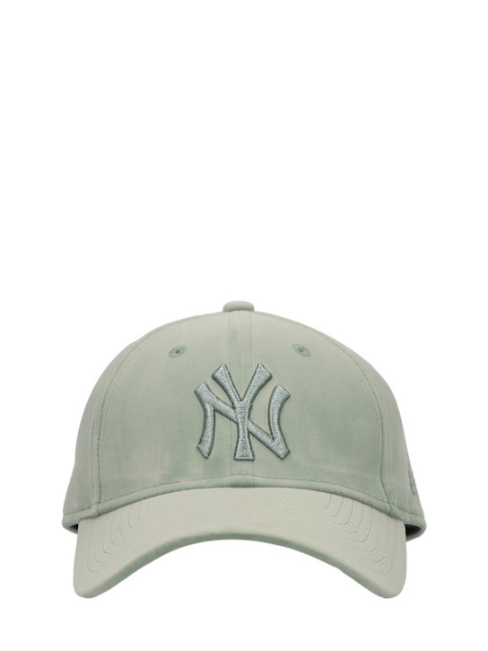 9Forty NY Yankees velour hat | Luisaviaroma