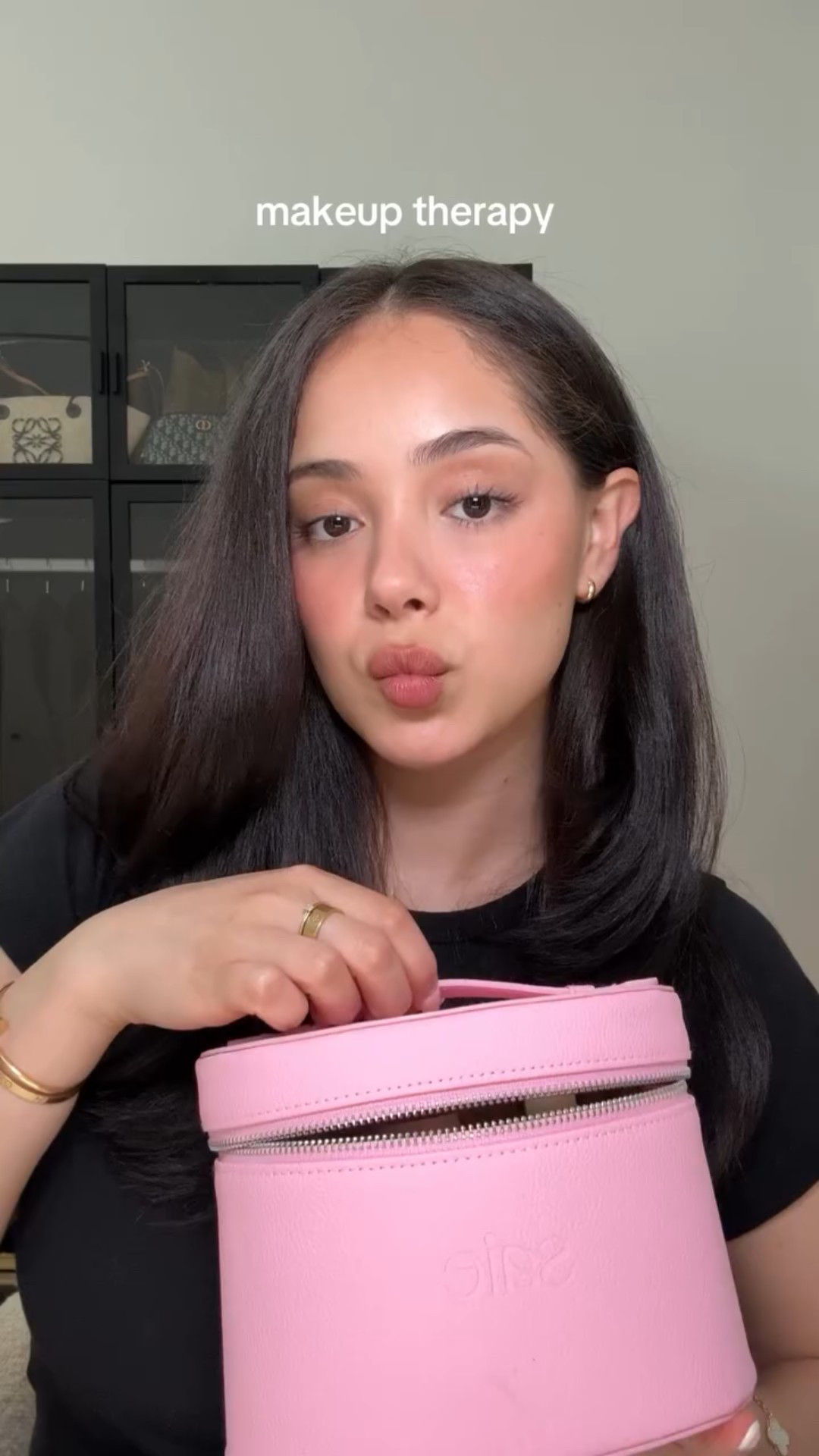 Makeup therapy is a must before a girl dinner 🖤 onesize hourglasscosmetics kosas westmanatelier  #sephora #makeuptutorial #beauty #makeup #grwm