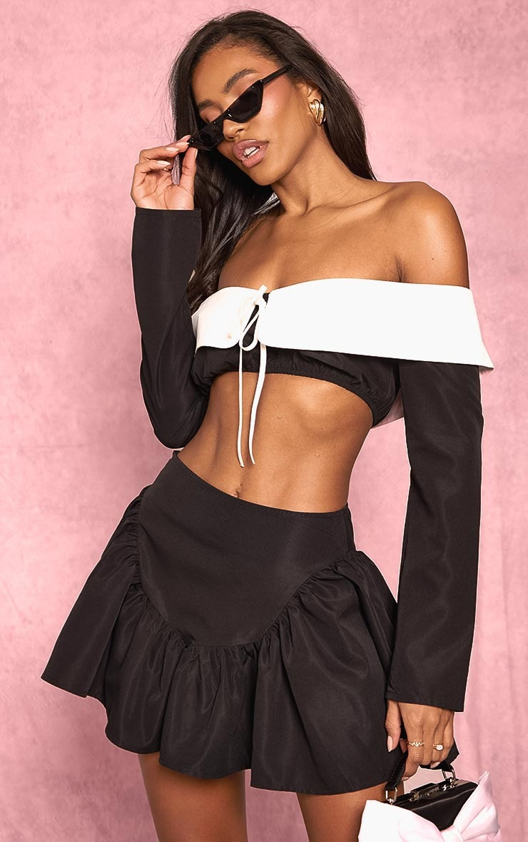 Black Woven Ruched Panel Detail Skater Skirt | Pretty Little Thing (Australia & New Zealand)