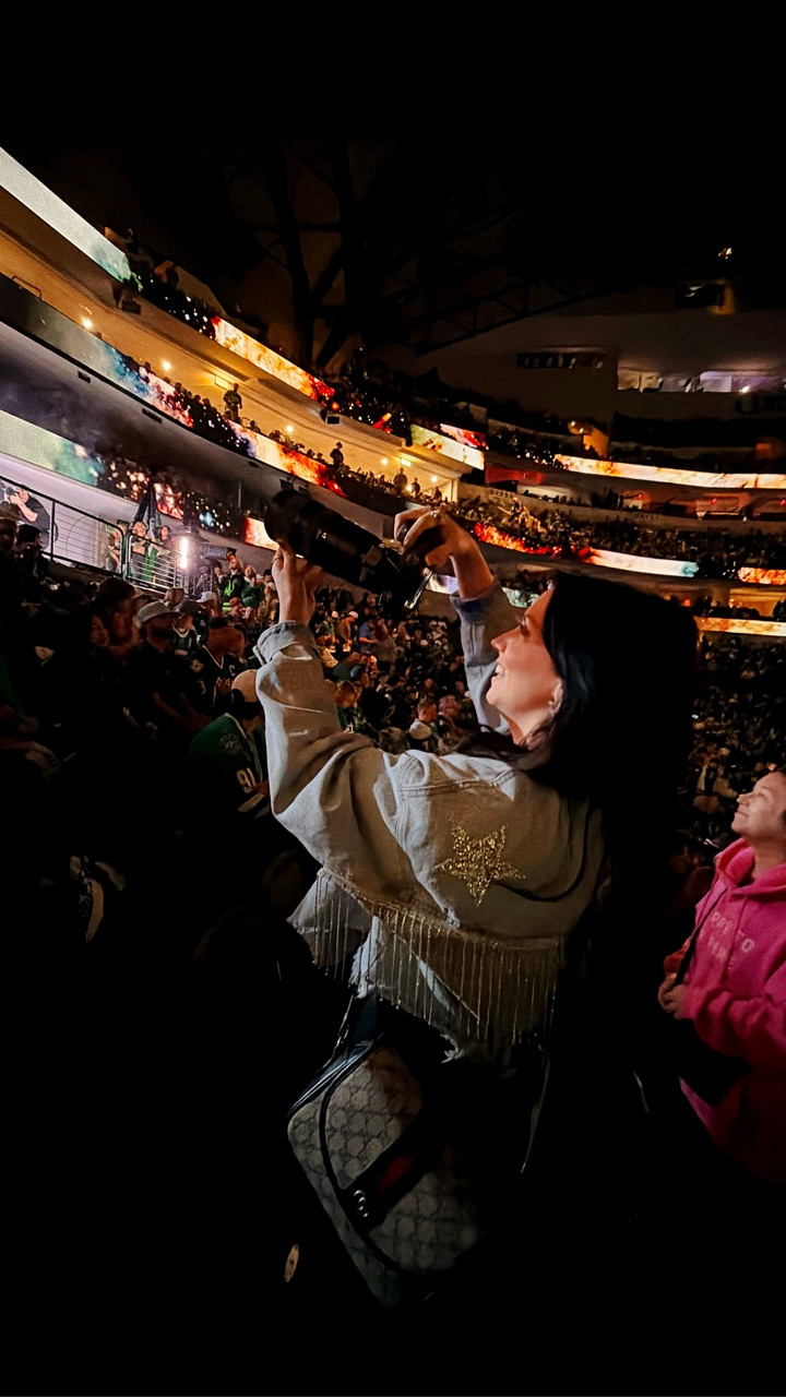 Not captured is a full days of work before this🥹BUT go Stars🌟 #NHLplayoffs #texashockey #stanleycupplayoffs