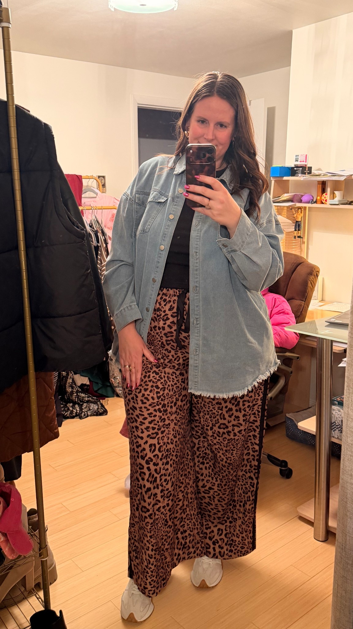 OOTD to run errands! 

#dokotooshacket #amazonfinds #momfit #casusaloutfit #casualstyle #comfyfit #newbalance #newbalanceshoes #shacketstyle #cheetahprintpants #cheetahpants #cute #walmartfinds 



#LTKTravel #LTKootd #LTKPlusSize
