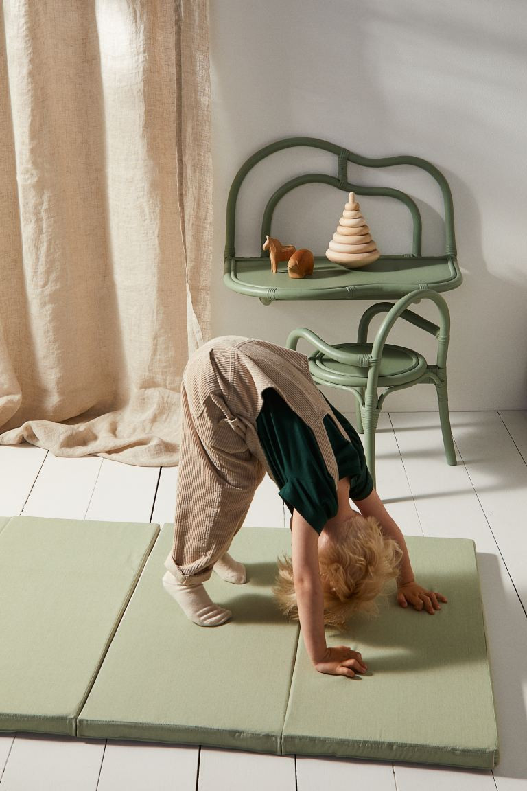 Foldable Mat | H&M (US + CA)