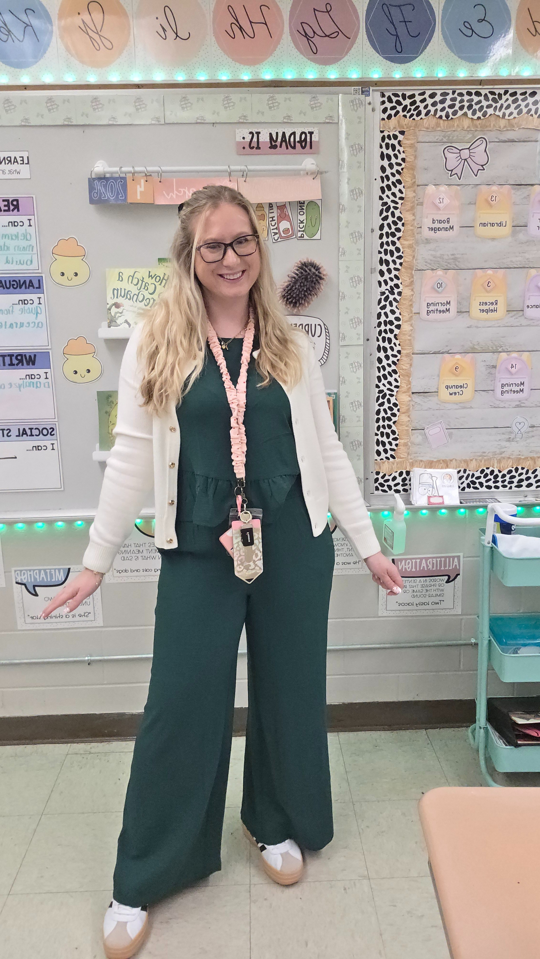 Teacher Outfit of the Day- 💚This outfit is definitely a favorite 😍 

#LTKootd #LTKMidsize #LTKWorkwear