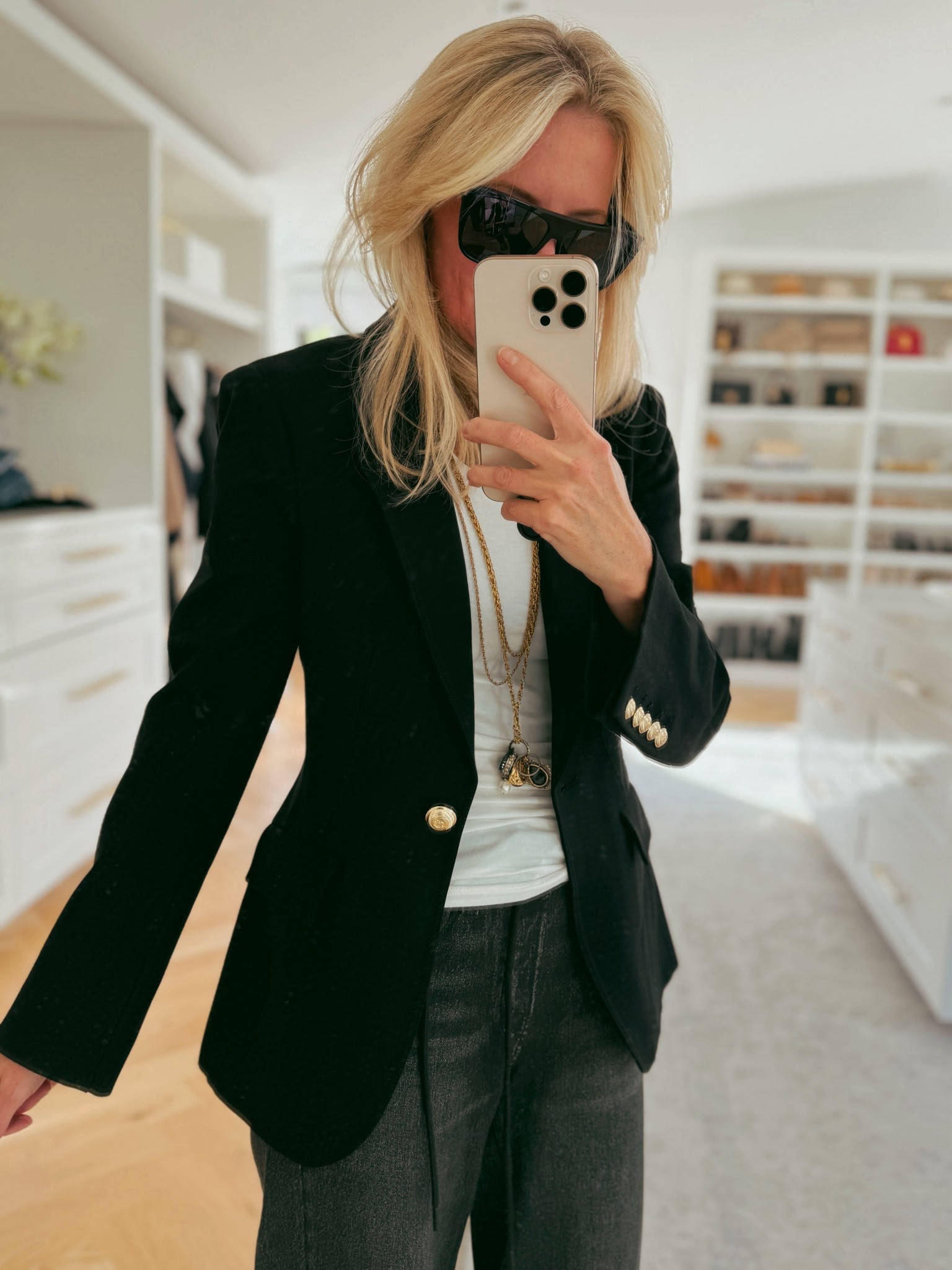 This blazer has some really nice stretch, making it super comfy for long work days, travel, or just everyday wear. It’s also VERY flattering. TTS. 
