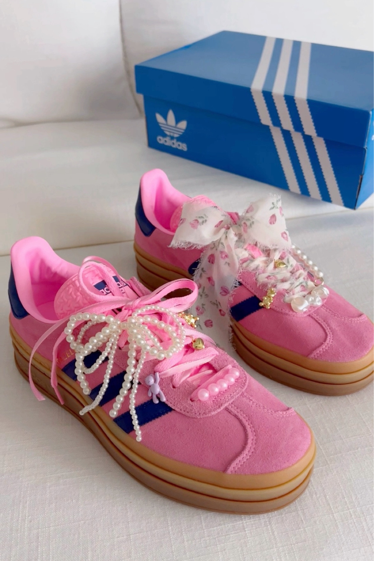 Adidas gazelle bold, adidas sambas, adidas sneakers, sneaker charms, bow charm, fall fashion, fall shoes

Sneaker charms and fun sneakers are SO popular this season, and oh so cute!!🎀👟 

#LTKShoeCrush #LTKFindsUnder100 #LTKSeasonal