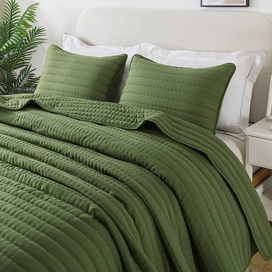 Olive Dark Green Twin Size Quilt Bedding Sets with Pillow Shams, Lightweight Soft Bedspread Cover... | Amazon (US)