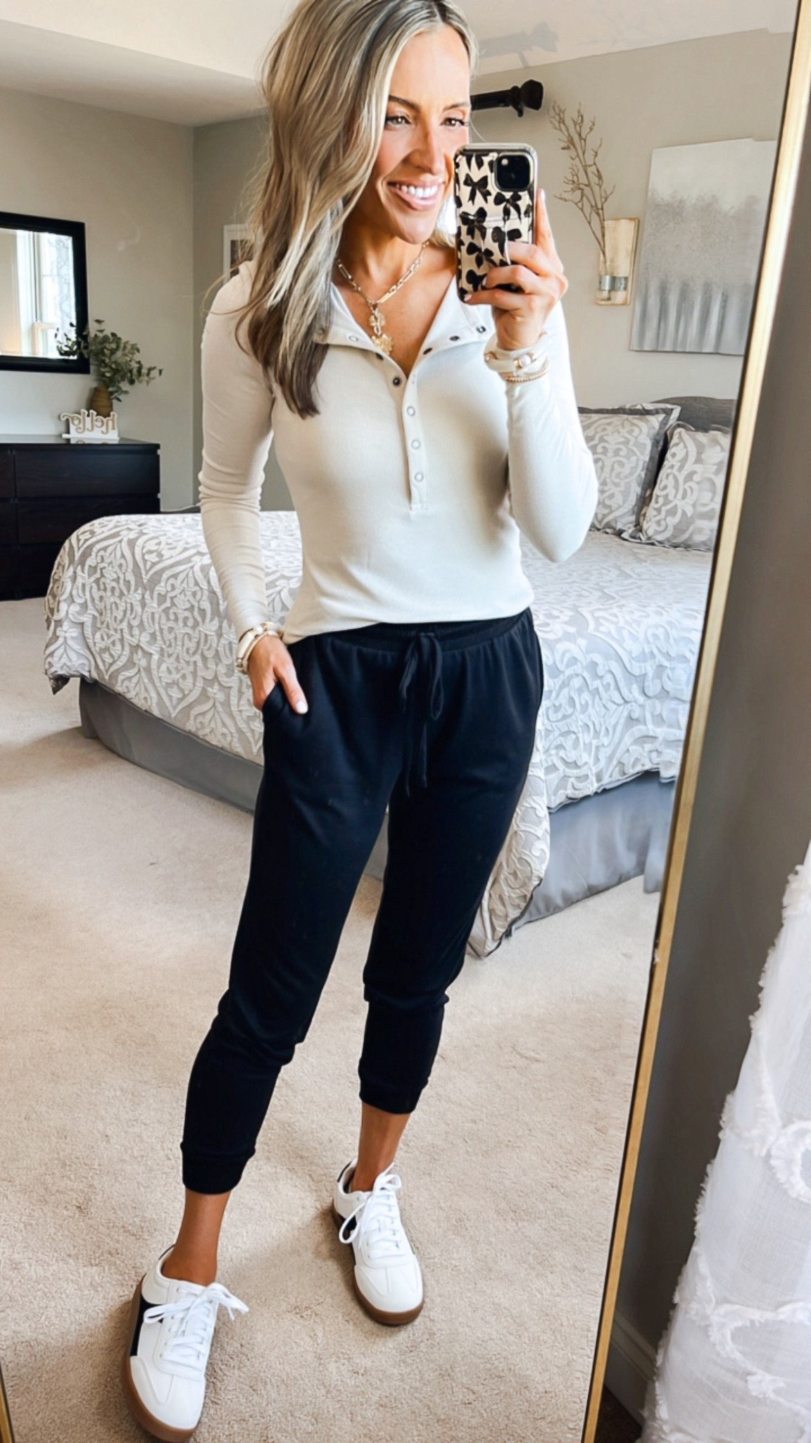 @walmartfashion 
#walmartfashion 
#walmartPartner
The SOFTEST cozy jogger pants! You’ll want to wear them everywhere, including sleeping in 😴 the best part- they have pockets! 🤗 I’m wearing size xs 

#LTKStyleTip #LTKSeasonal #LTKFindsUnder50
