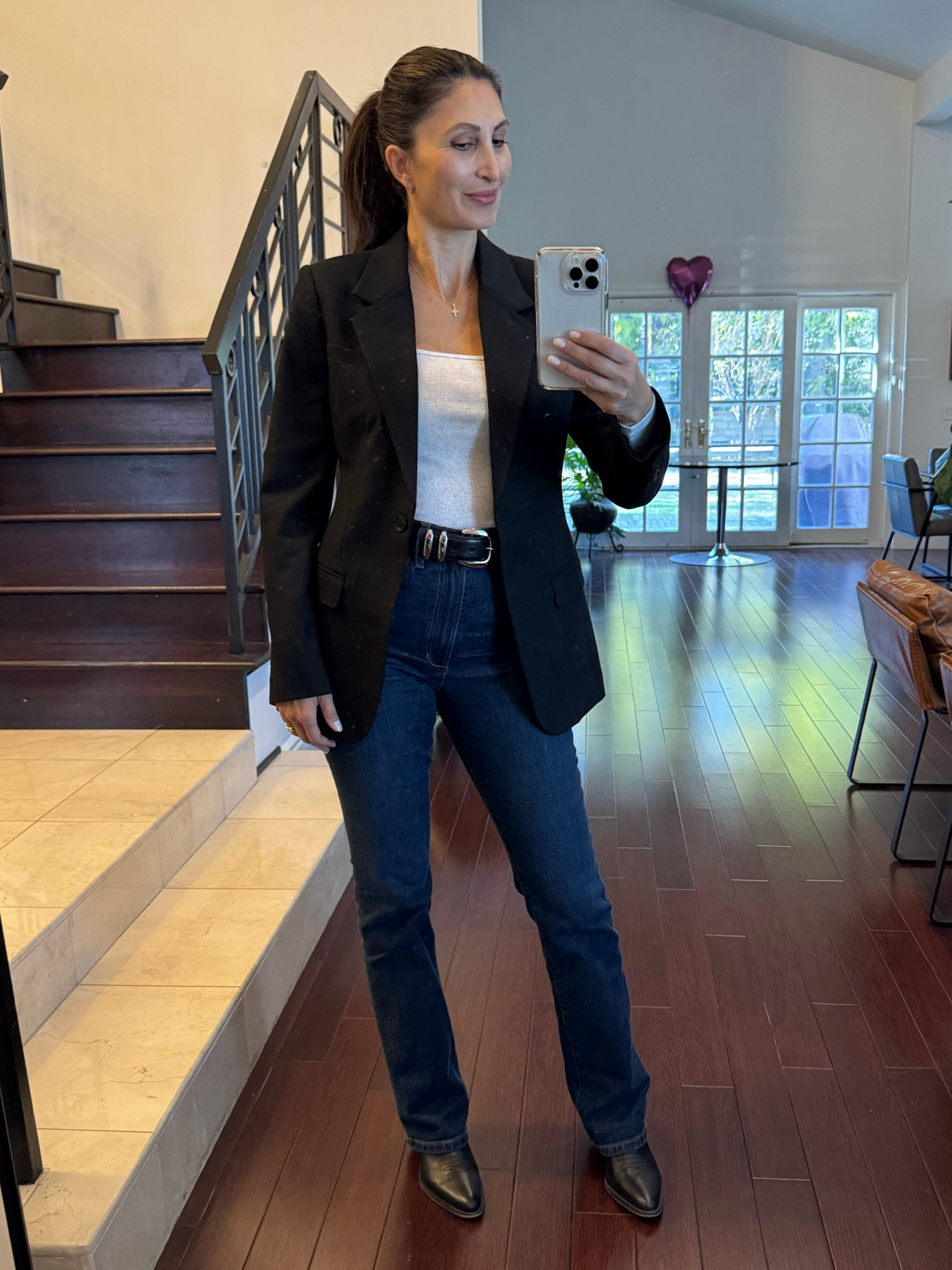 The perfect tall girl blazer by @aritzia.

#aritzia