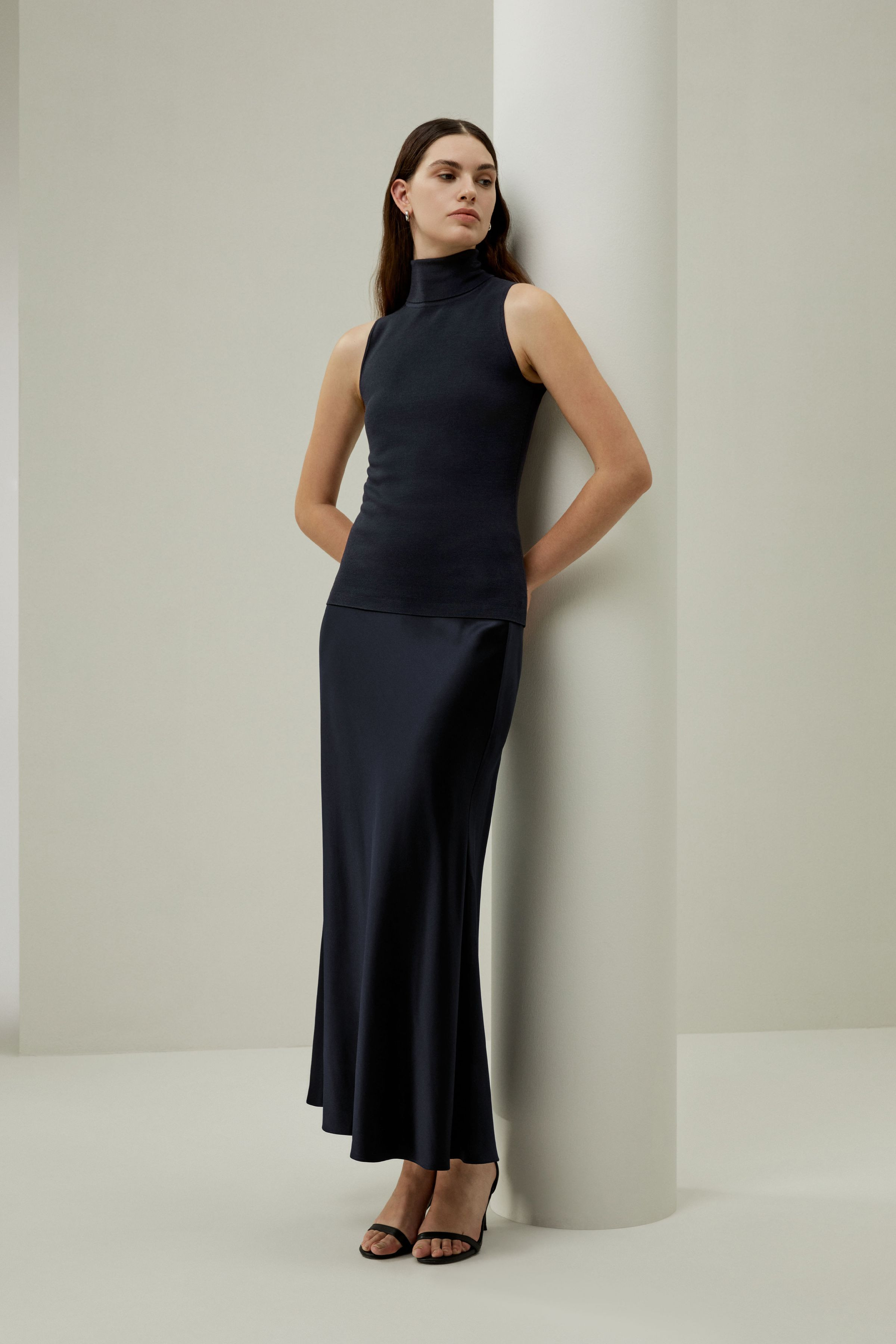 Minimalistisches ärmelloses Rollkragen Top | LilySilk