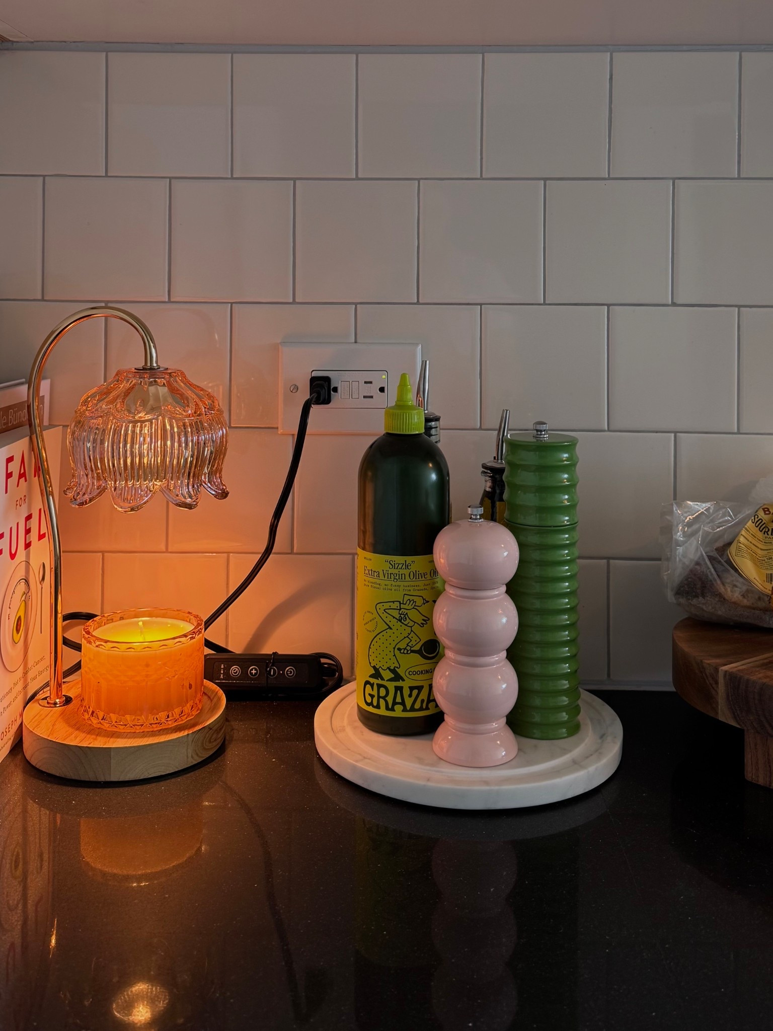 Amo como se ven ahora la sal y la pimienta en la cocina. Le dan un toque muy lindo a tu espacio. 

#LTKHome #LTKautumn #LTKFindsUnder100