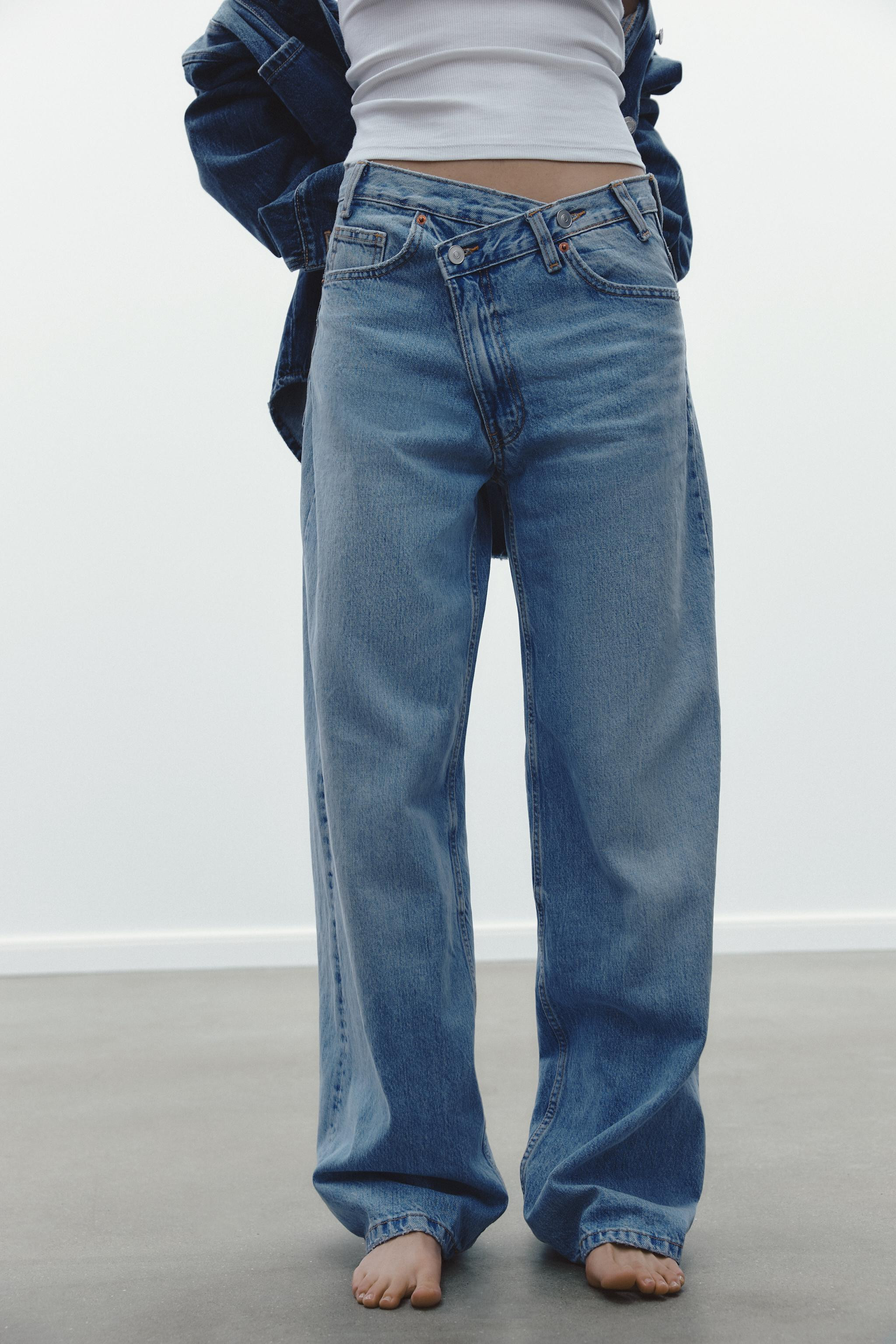 HIGH WAIST - WIDE LEG - FULL LENGTHFive pocket jeans with a high waist. Extra long wide legs. Asy... | Zara US