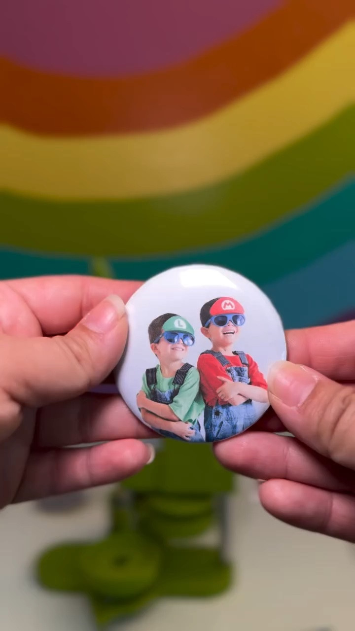 New craft unlocked -BUTTONS !!! I have wanted a button maker FOR EVER- I tell you I have been wanting one for FOREVER 😂 And @htvront is here making my dreams come true! 
#htvront #buttonmaker