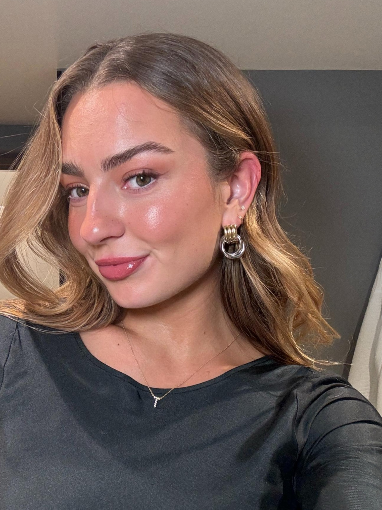 Pavoi two toned earrings from amazon! 

#LTKFindsUnder50 #LTKStyleTip
