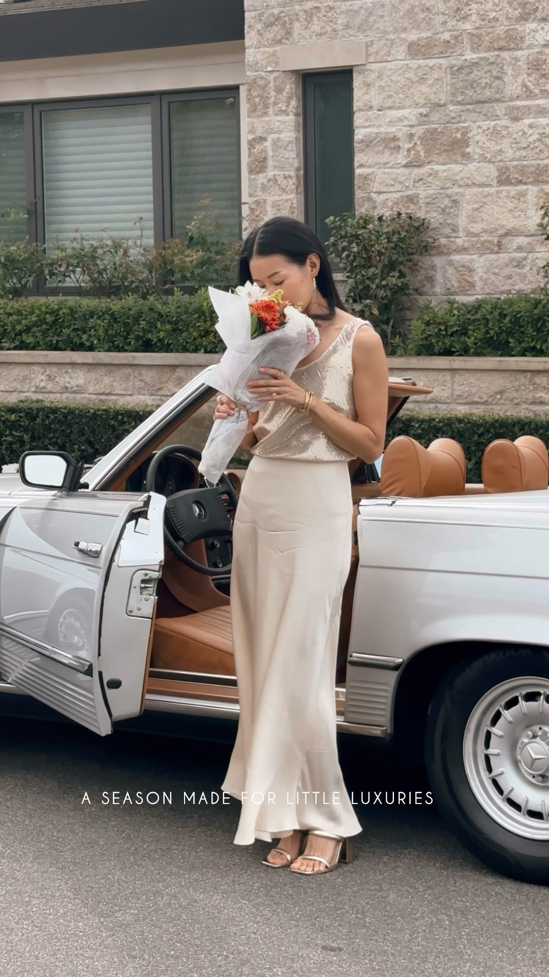 There’s something magical about getting ready for a holiday night out… the drive, the details, the soft glow of gold and silk.

Arriving in style in the holiday collection from @tbahama. Wearing both pieces in xxs for reference. #WelcomeToMyParadise #TommyBahama 

#LTKHoliday #LTKFindsUnder100 #LTKOver40