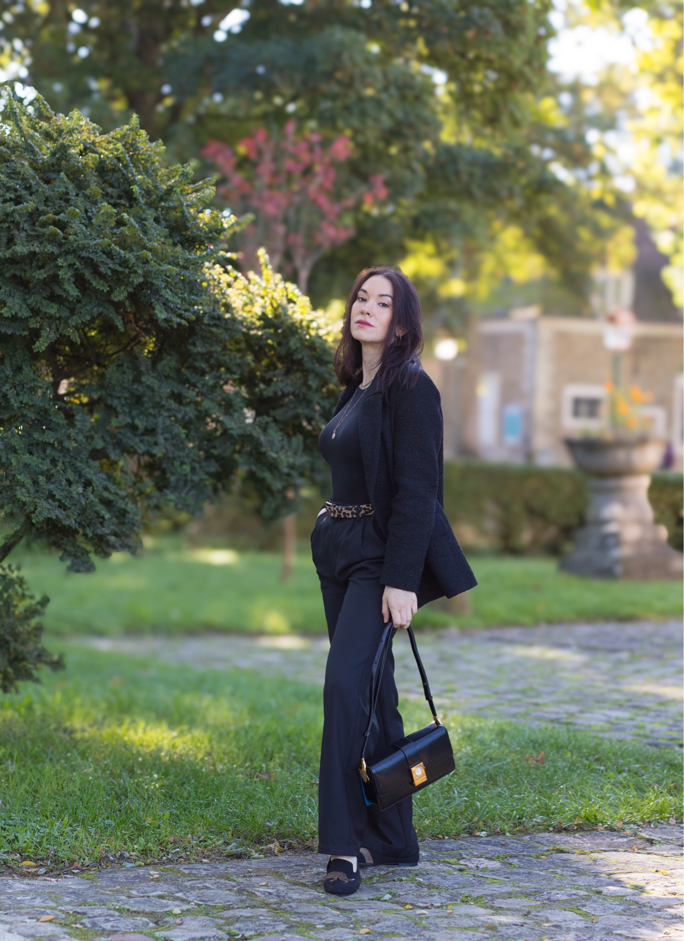 Look total noir avec des accessoires 

#LTKautumn #LTKfrance #LTKeurope