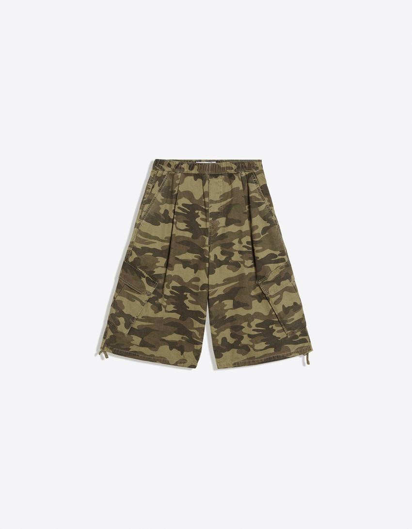 Cargo-Bermudas mit Print - Damen | Bershka DE