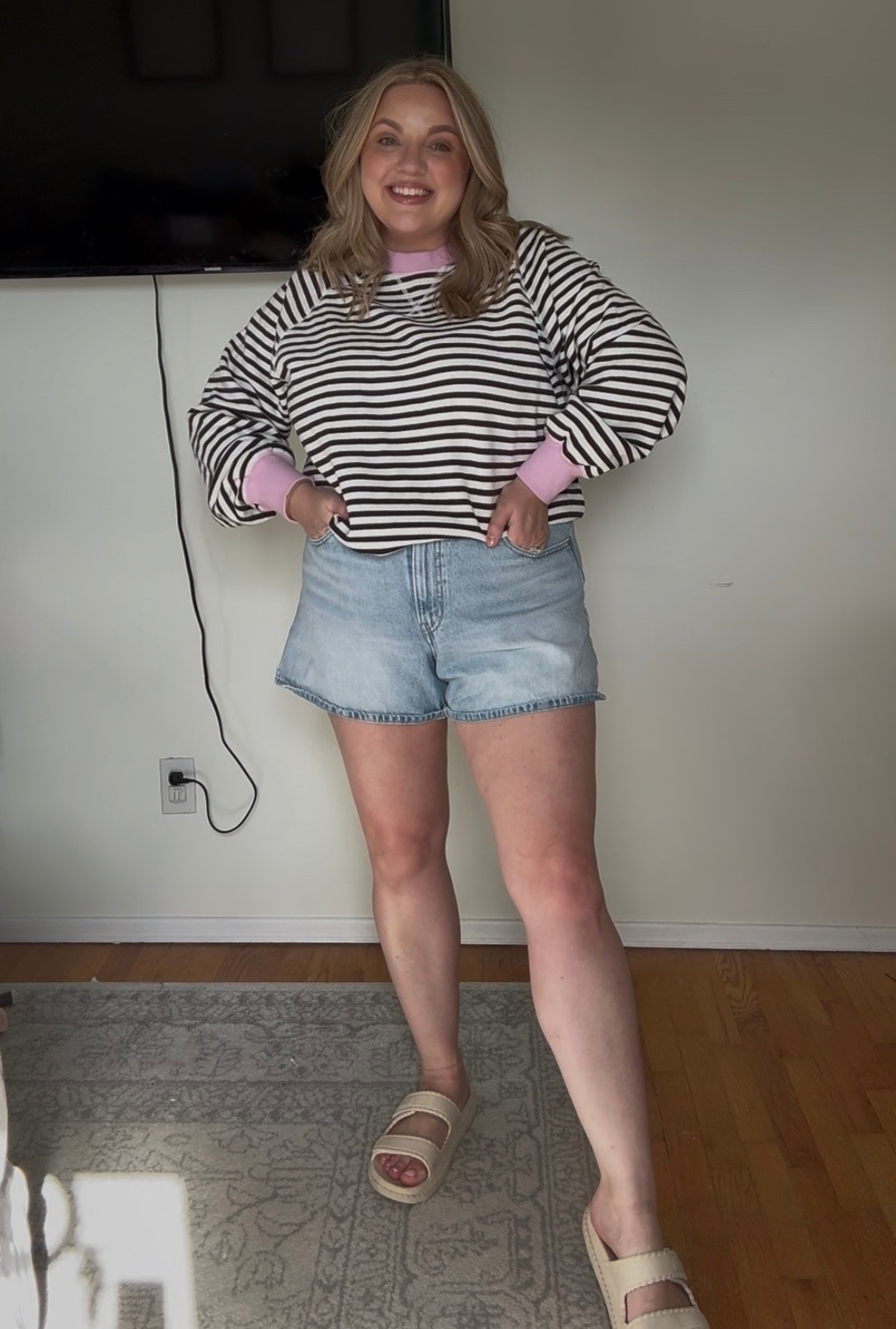 Go to boyfriend sweatshirt is on sale 40% off. 

Top- small oversized fit 
Shorts - 33 

@Aerie 
@levi

#LTKootd #LTKSaleAlert #LTKSeasonal