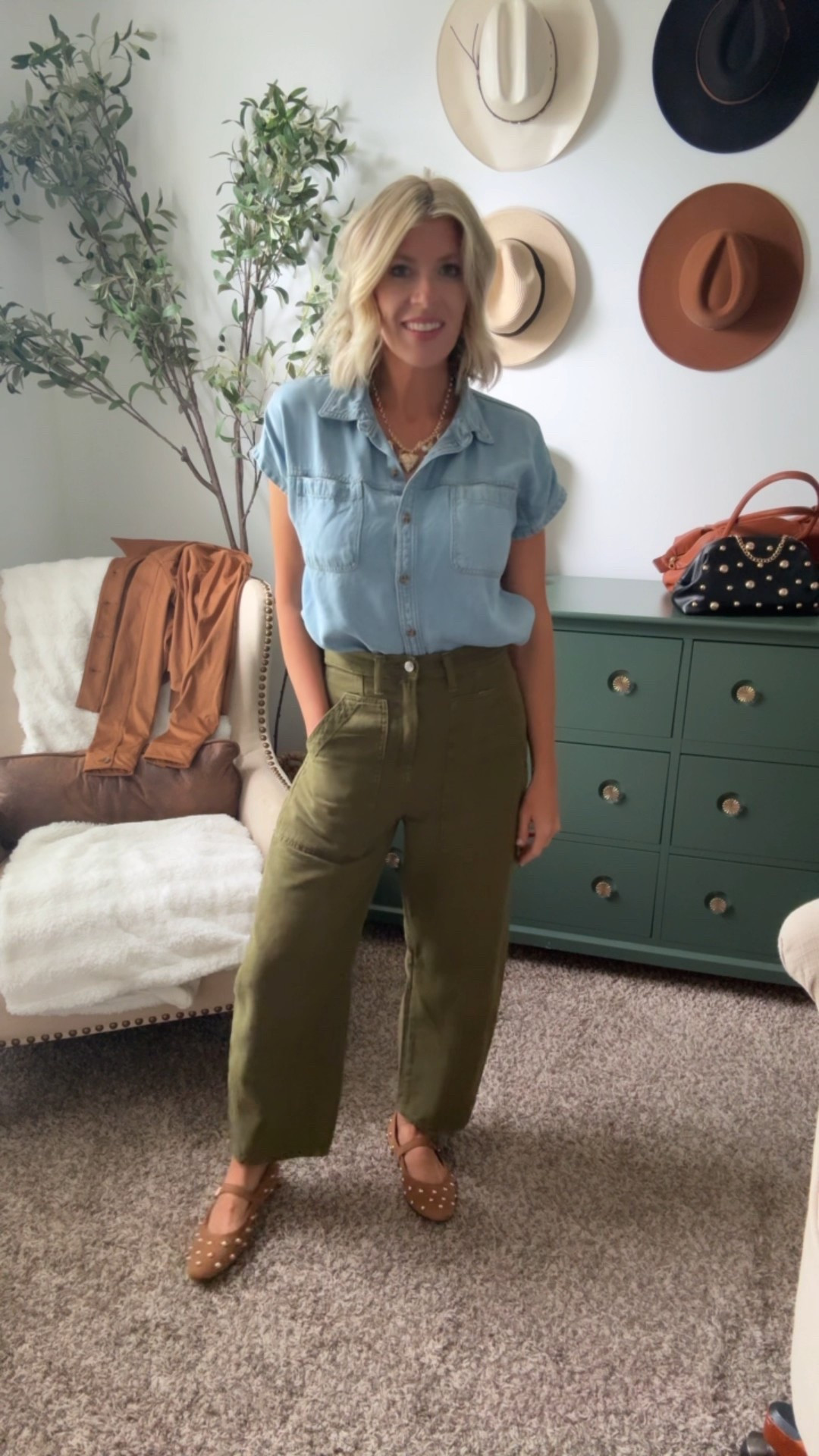 Casual fall outfit for mom

#LTKStyleTip #LTKOver40 #LTKShoeCrush