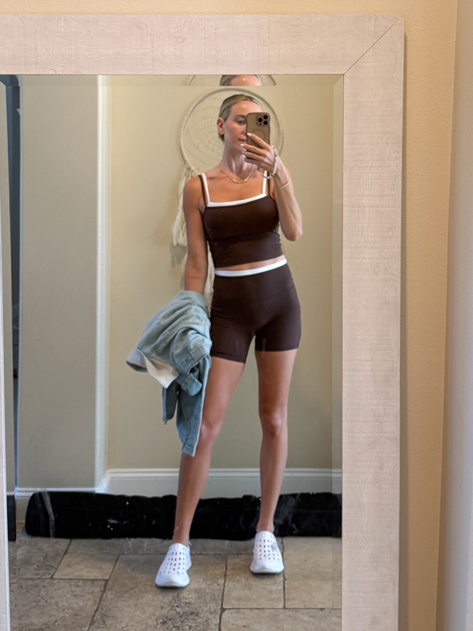 Workout outfit of the day 🤎

#LTKmomlife #LTKfitnessgoals #LTKxAbercrombie