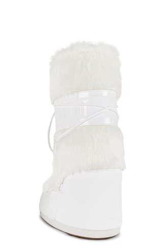 MOON BOOT Icon Faux Fur Boot in Optical White from Revolve.com | Revolve Clothing (Global)