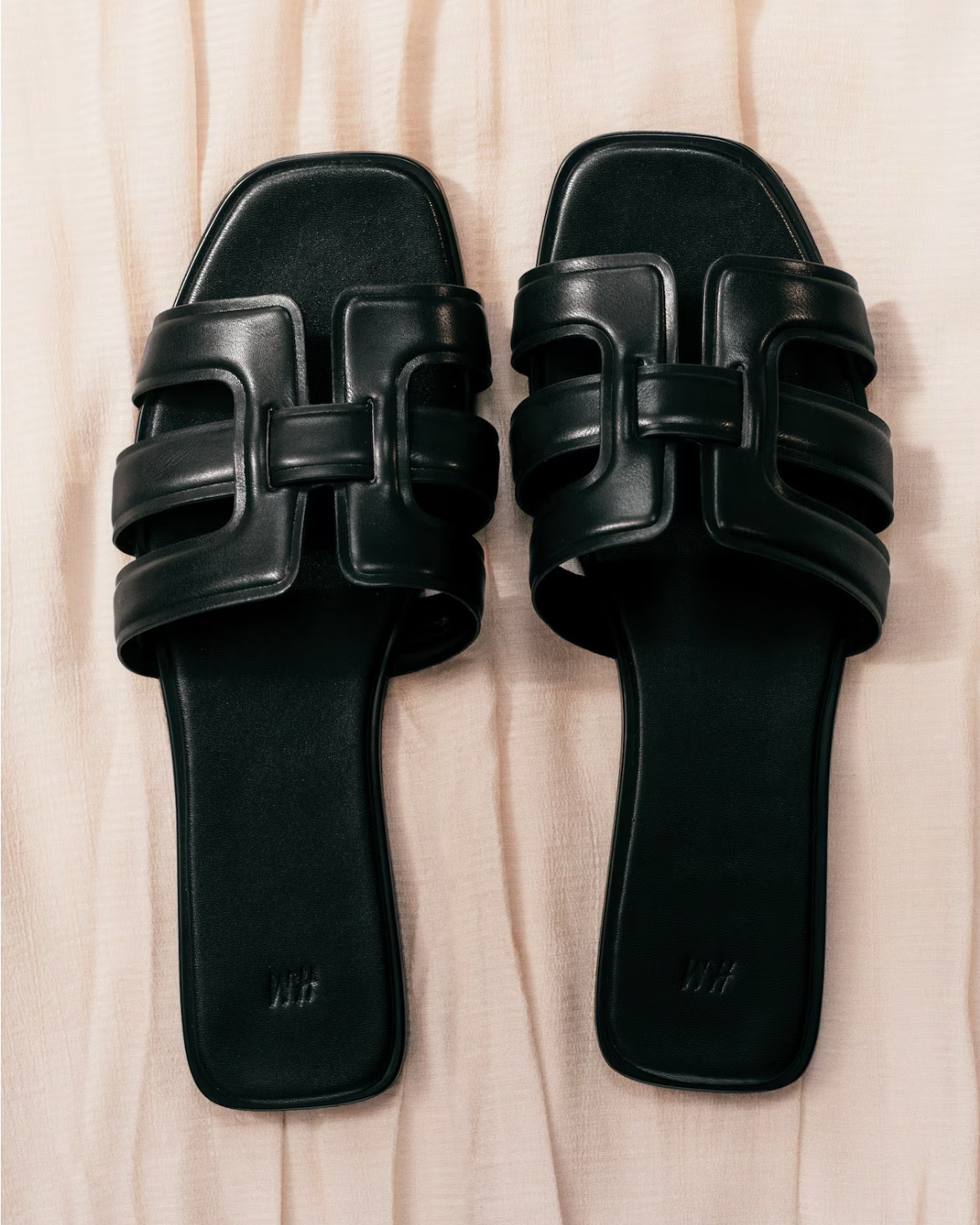 Black slide sandals 

#LTKSeasonal