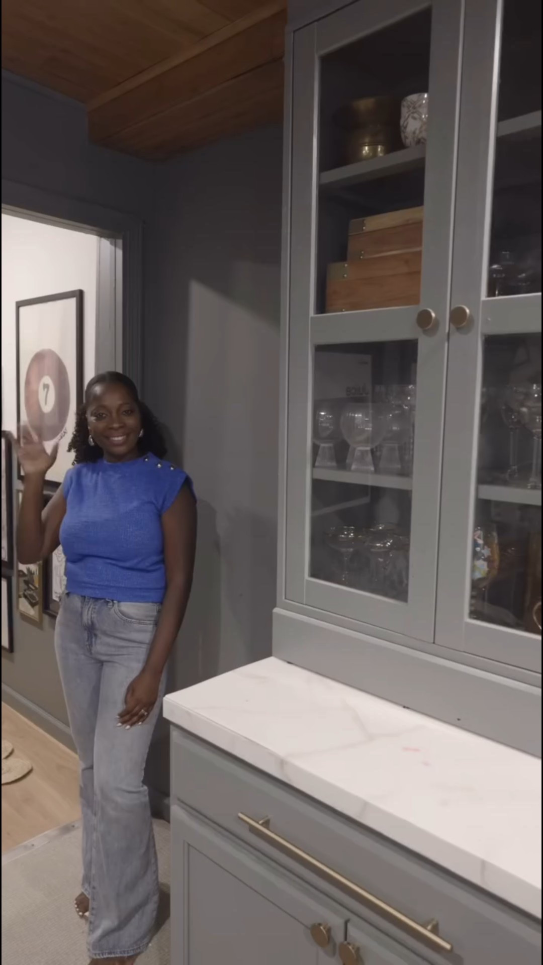 Happy Sunday friends, new and old🙋🏿‍♀️ Those of you who may be new to my page or came because of a cabinet post may not know how I get my cabinets to look so finished. The answer is trim and lots of it, along with building a base. Here are some of my favorite ways outlined in this video! 

Leave questions in the comments!