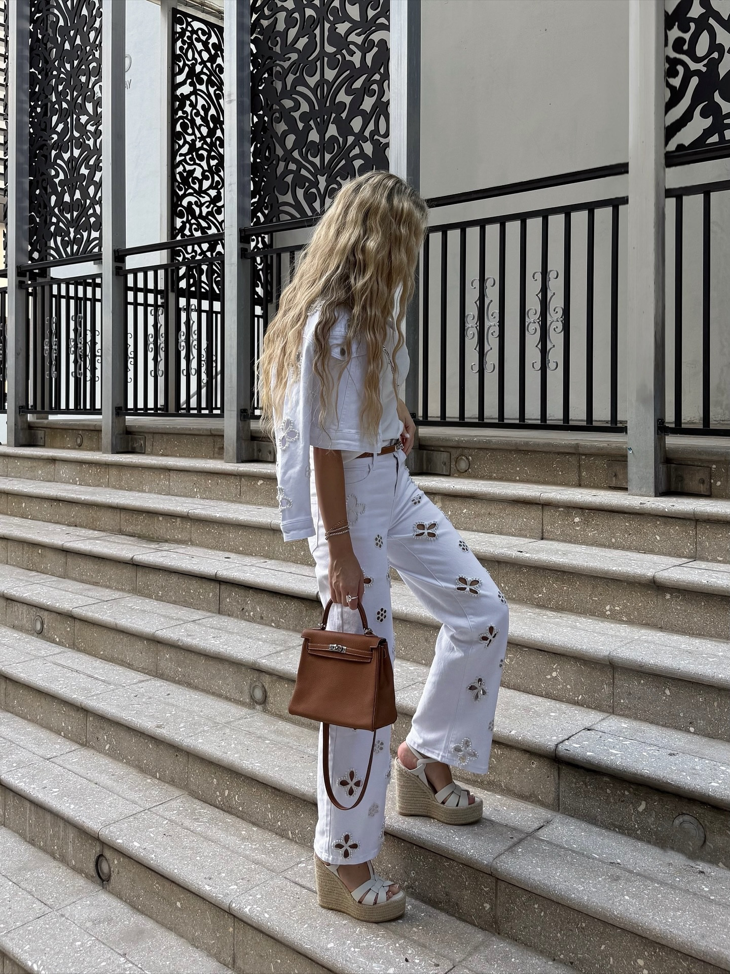 AD Successful treasure hunt💫 Finally managed to get my hands (or feet in..) the perfect white Saint Laurent Tribute wedges. My new go to heels for daily chic outings and warm evenings. Been eyeing this classic timeless style for way too long but it always sells out in my size 🤍
Found them at @senser.official (website: https://s.senser.net/s/qEwM). They have such a good selection of popular but also more unique designer items (not only shoes) ✨ And - we need to talk about the girl math - SENSER has a wide European network connected to the department stores which makes US shoppers save a lot by them handling VAT & duties - it’s not too good to be true - the price you see on the website when shopping is real (approx 30-70% off for US shoppers)💸. I almost saved (or made..) enough money to also get the brown or black version of these wedges. Swipe to see how much I saved for my next pair of shoes..⏩
I’m soon heading to New York and for the colder climate I’m eyeing some other cute Saint Laurent mules in brown, burgundy and black that are very in style this season. Linked them and some other chic designer finds in my story highlight links Oct! 🔗👡🍒Use code bagsion for 4% off your purchase! #girlmath #senser #tributewedge #whitewedges #designerdeals #luxuryshoehaul #chicfashion 
#allwhitefalloutfit