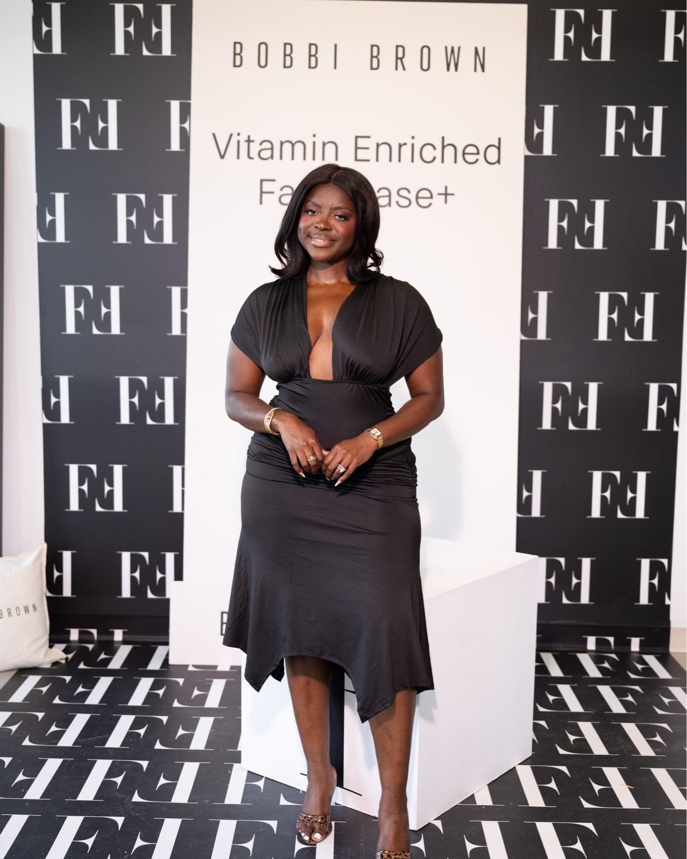 Influencer event outfit; 

Size - Large 

Shoes - 8