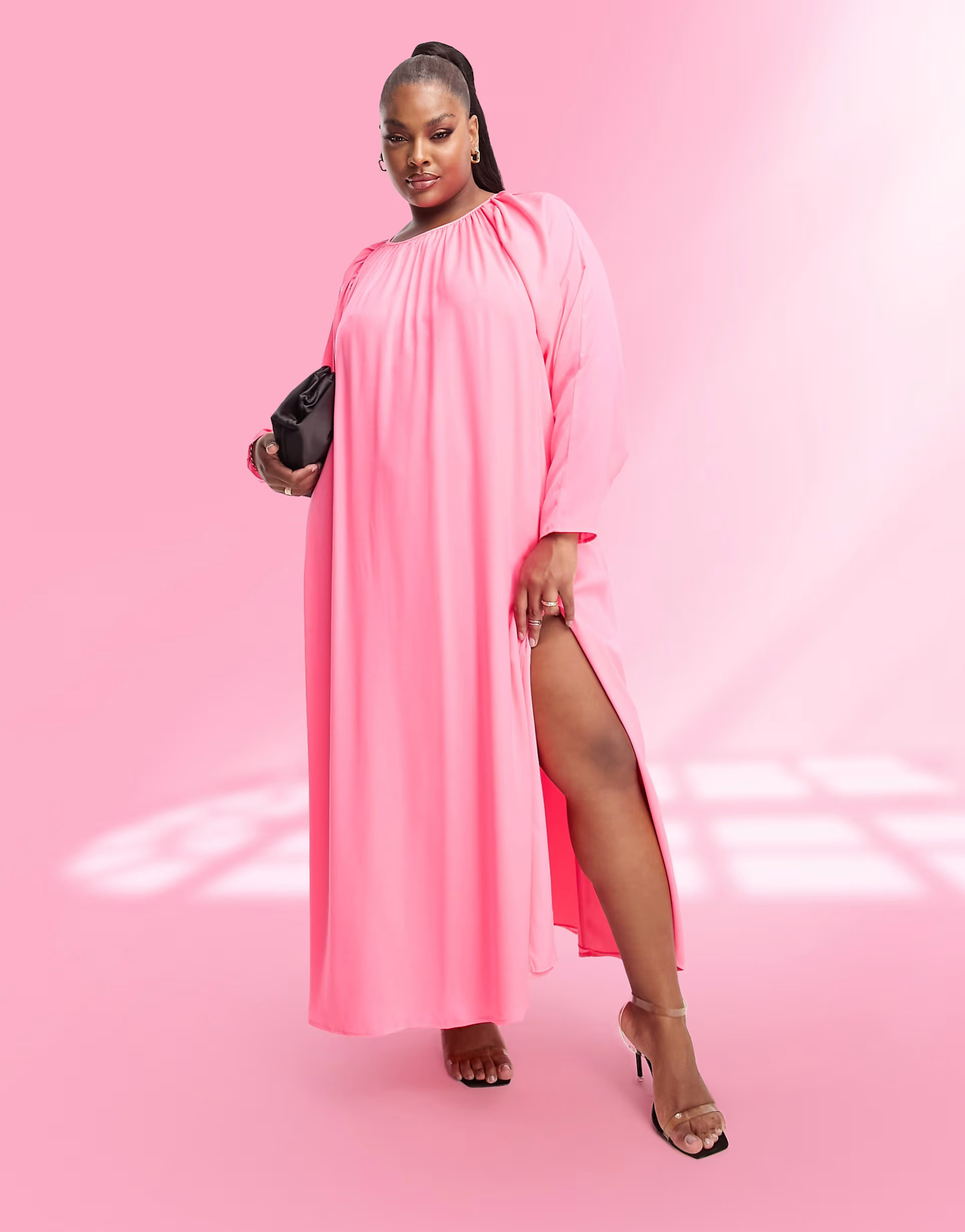 ASOS DESIGN Curve – Wadenlanges Kleid aus gewaschenem Satin in Neonrosa mit voluminösen Ärmel... | ASOS (Global)