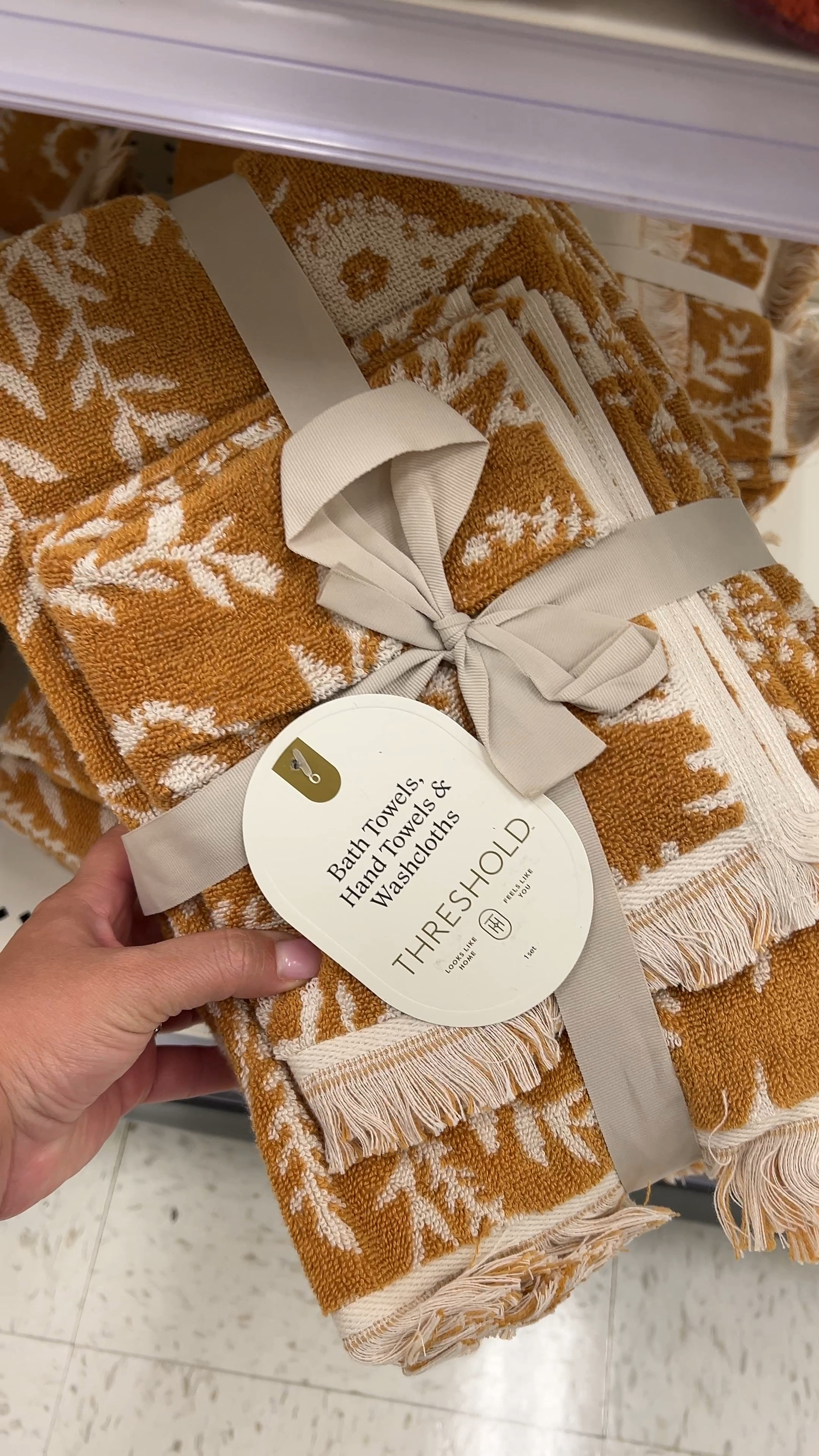 6-piece bathroom towel set for $20! These bathroom towel sets come with bath towel, hand towel and wash cloth! 

Perfect for a college dorm, first time apartment or home-buyer and more!


#LTKHome #LTKFindsUnder50