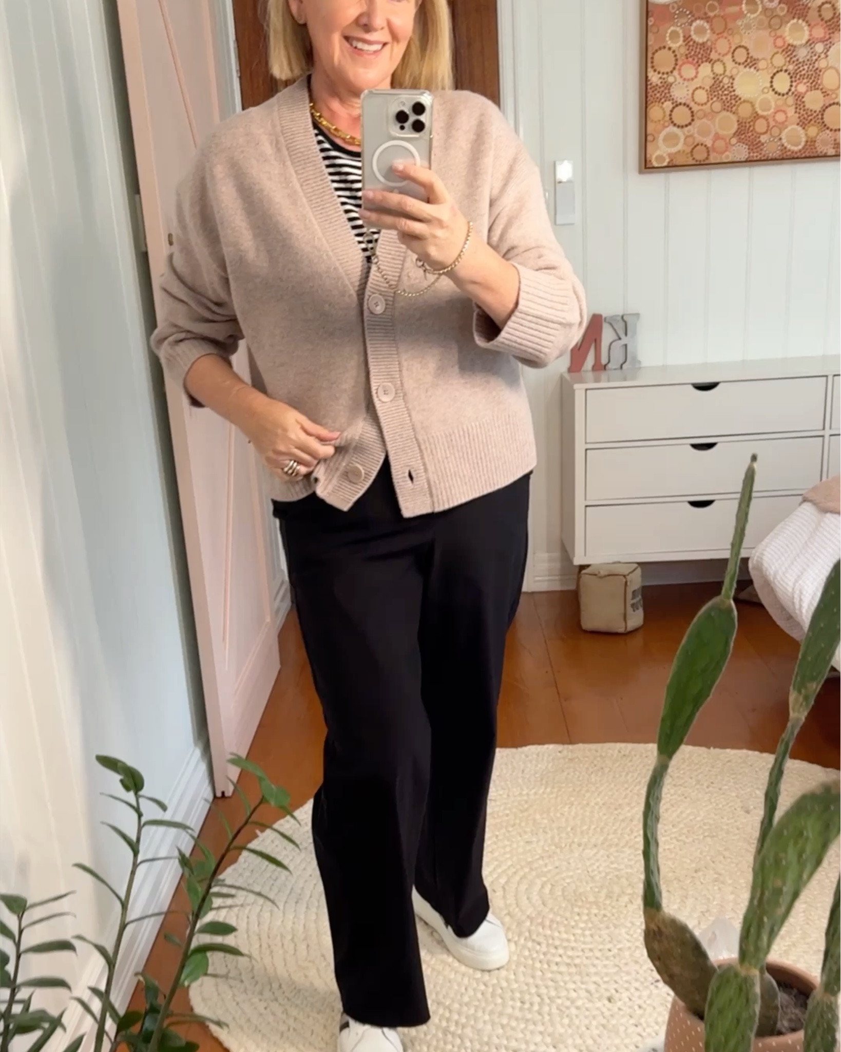 This style of cardi (from Witchery) has been around for a few years now and it’s sticking because it’s versatile.

— Wear on its own (or show a hint of a lace cami)
— Layer over a tee or tank
— Layer under a coat
— Wear open
— Wear fully buttoned up 
— Wear with one or two buttons done up and tuck or half tuck 

(Also available in grey - will post soon!)


#LTKover40 #LTKaustralia