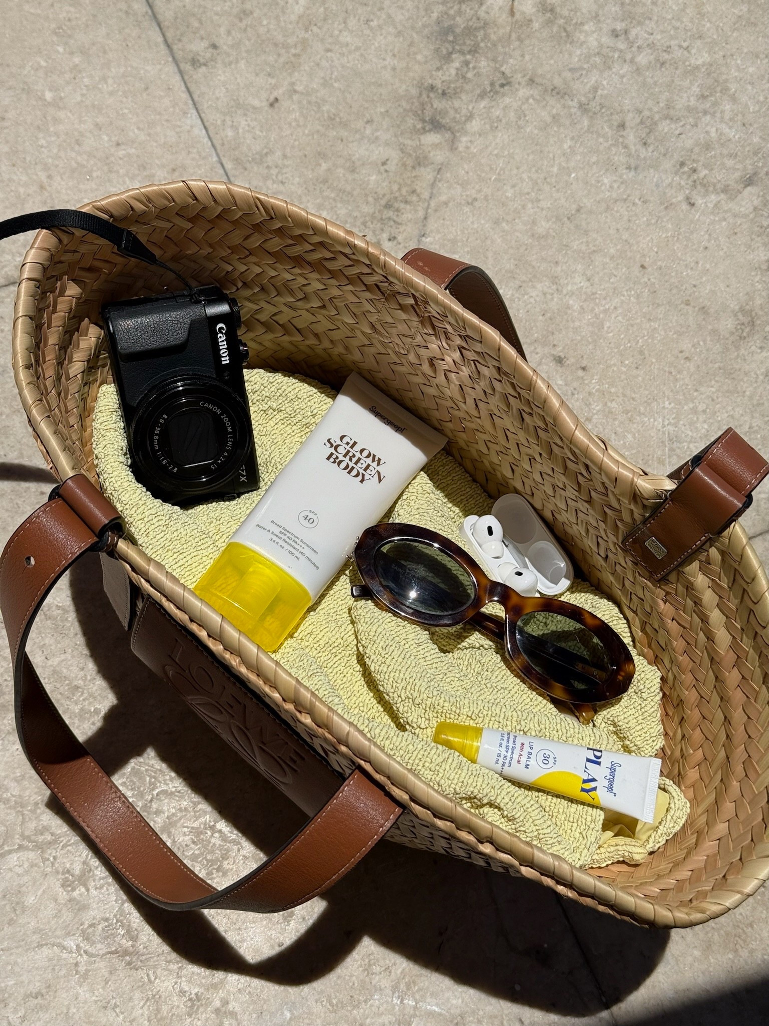 Beach bag essentials ☀️


Beach bag
Sunscreen
SPF 
Sunglassess

#LTKFindsUnder100 #LTKSeasonal #LTKSwim