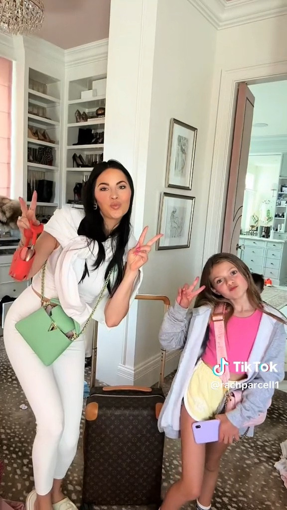 Pack for the Taylor Swift concert with me!

#LTKSeasonal #LTKtravel #LTKFind