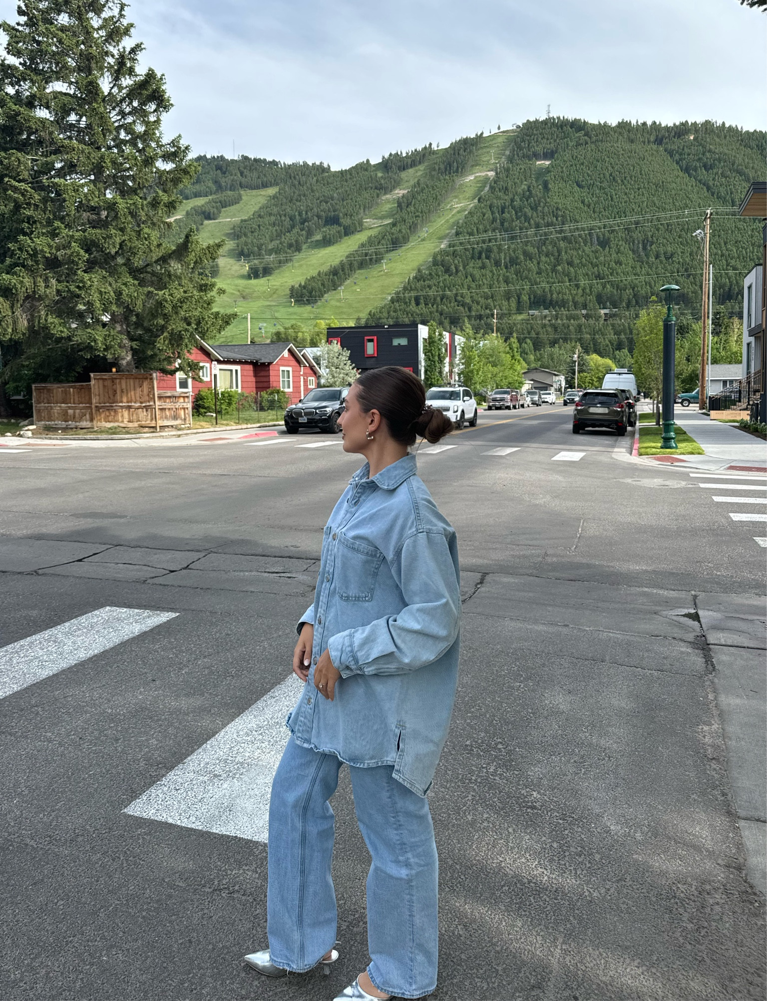Jackson Hole Wyoming outfit🤍

Wearing size s in denim shirt 
Jeans are size 26 

#LTKStyleTip #LTKSummerSales #LTKShoeCrush